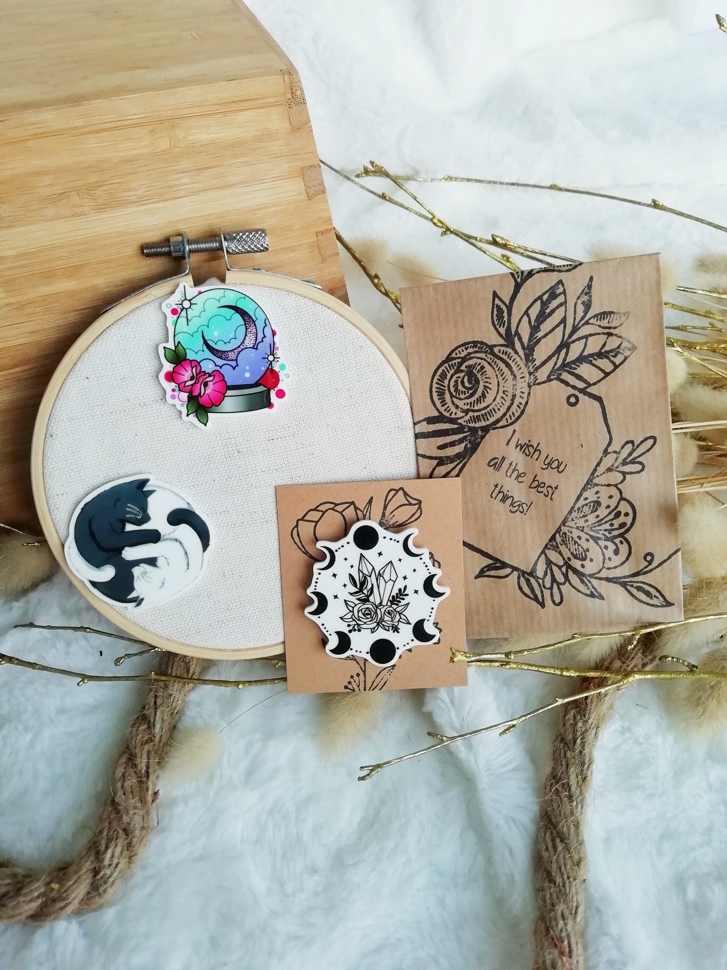 Magnetic needle holder / needle minder "Ying Yang", "Crystal ball" or "Lunar phases"