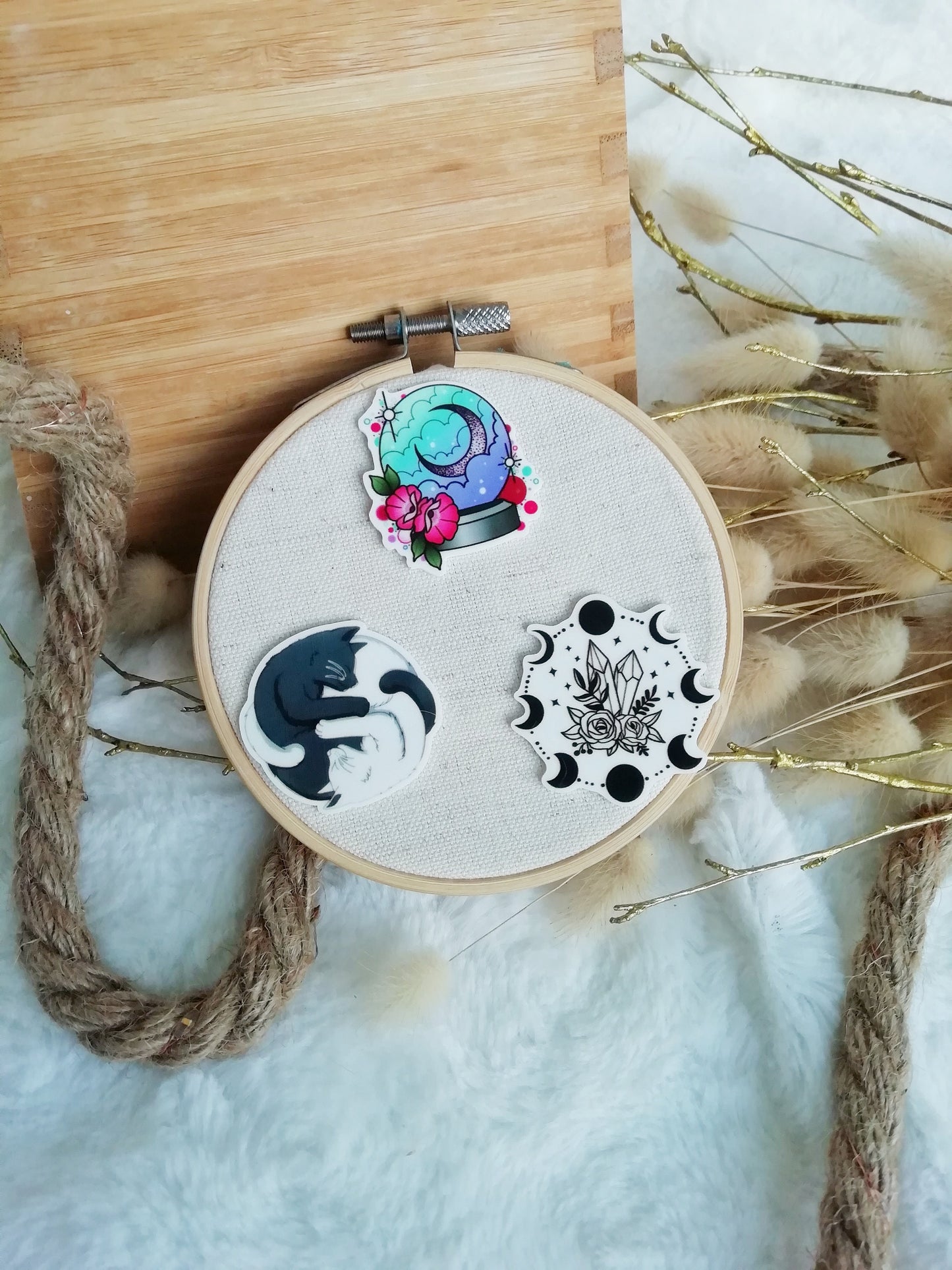 Magnetic needle holder / needle minder "Ying Yang", "Crystal ball" or "Lunar phases"