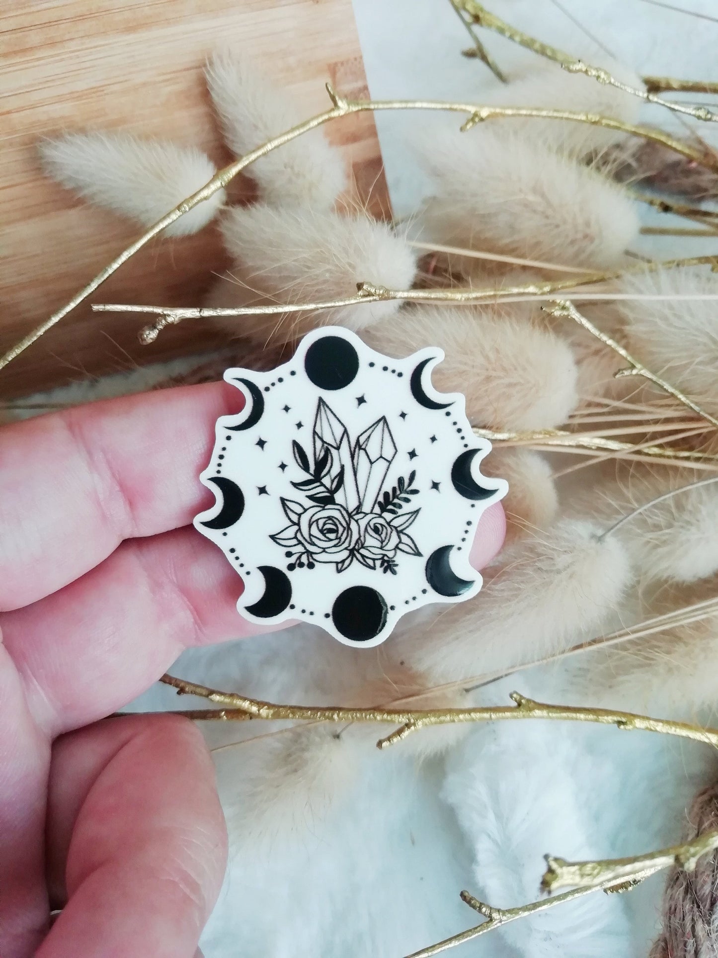 Magnetic needle holder / needle minder "Ying Yang", "Crystal ball" or "Lunar phases"
