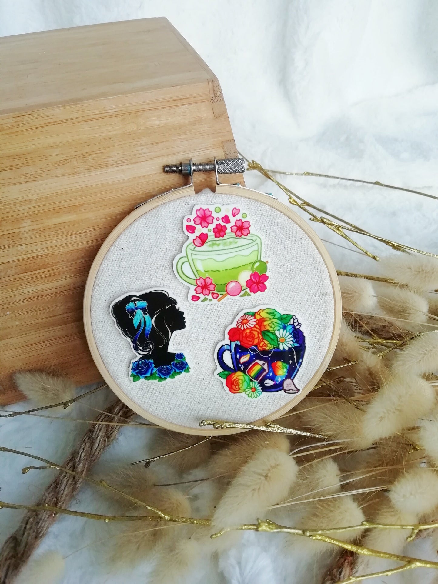 Magnetic needle holder / needle minder "Silhouette", "Multicolored tea" or "Flower matcha"