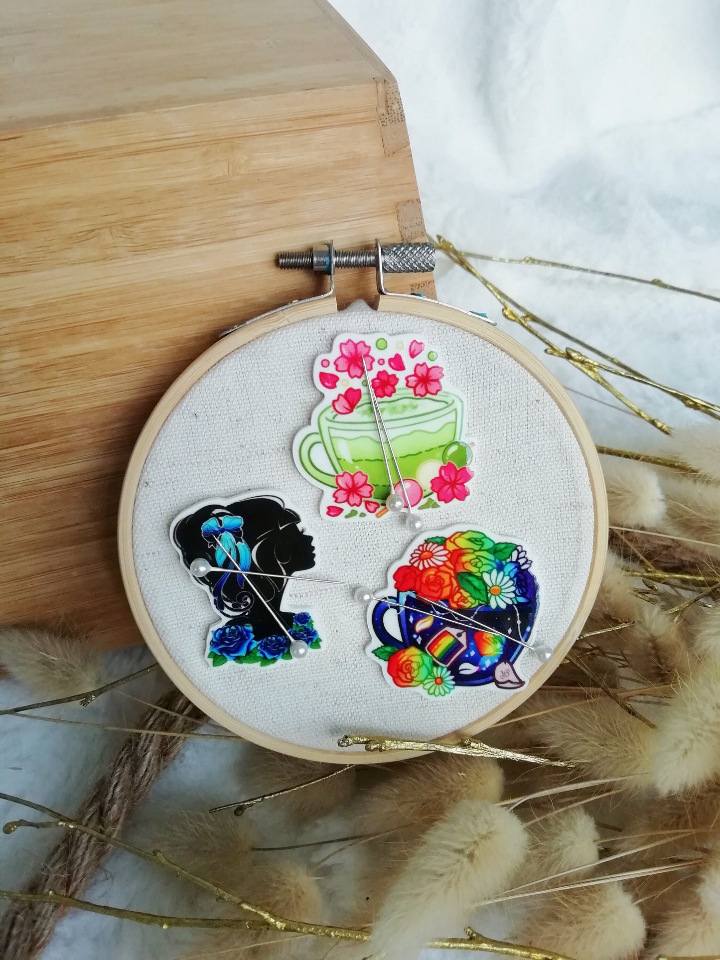 Magnetic needle holder / needle minder "Silhouette", "Multicolored tea" or "Flower matcha"