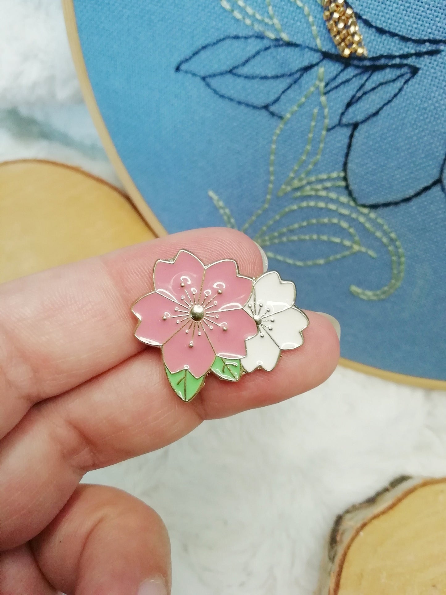 Magnetic needle holder for “Leaf”, “Hydrangea” and “Cherry Blossom” embroidery