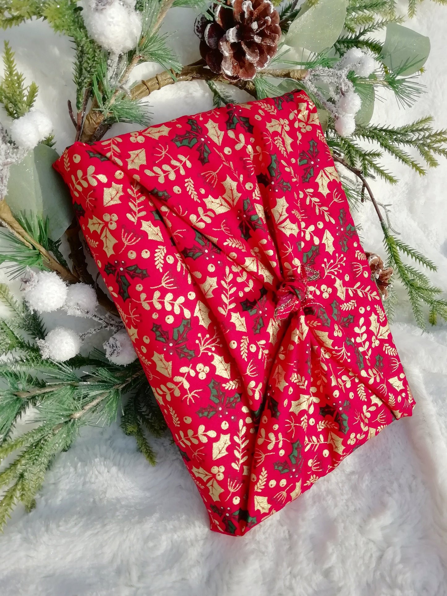 Furoshiki Noel, emballage cadeaux zéro déchet et réutilisable coloris "Houx doré"