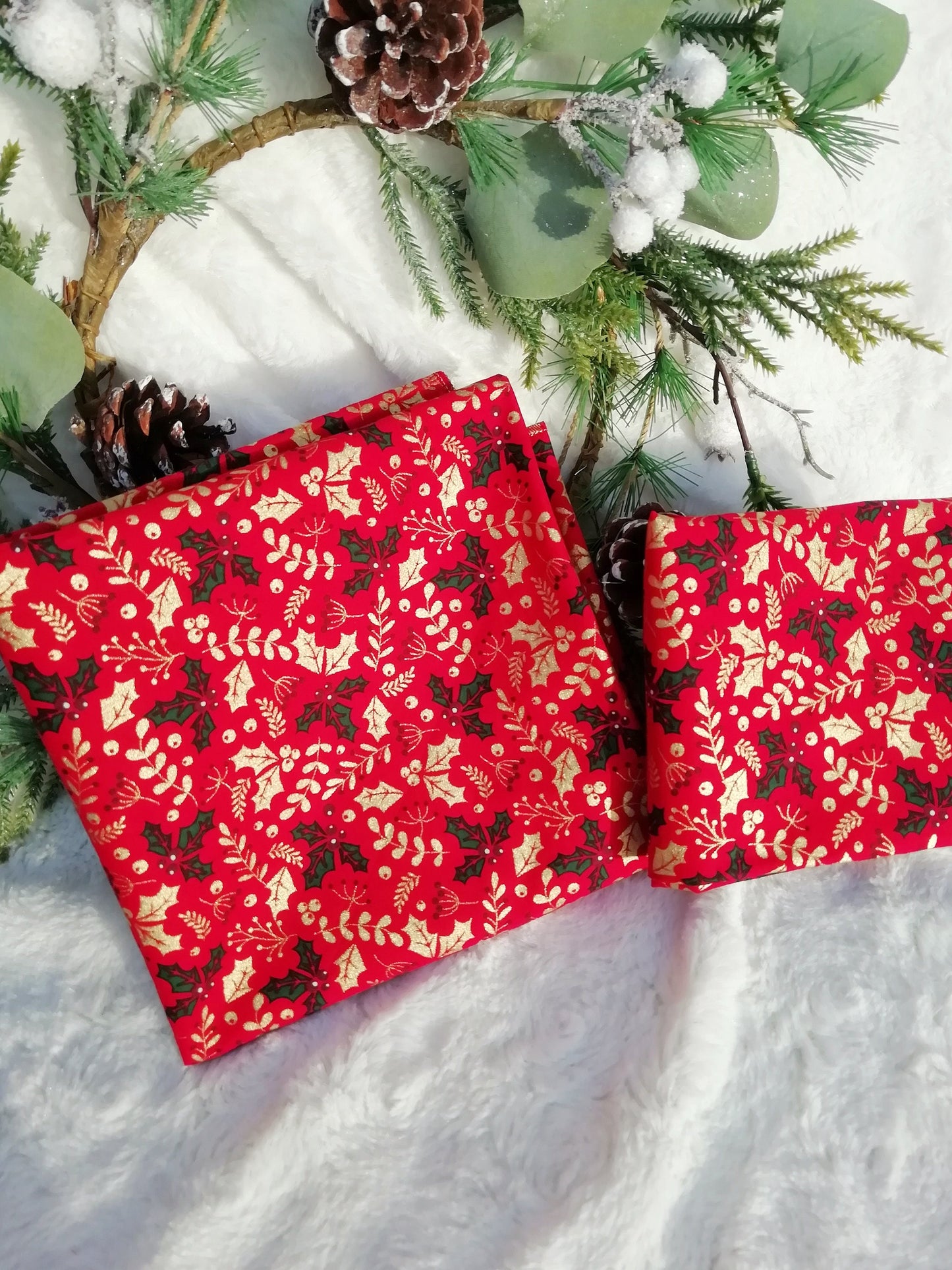 Furoshiki Noel, emballage cadeaux zéro déchet et réutilisable coloris "Houx doré"