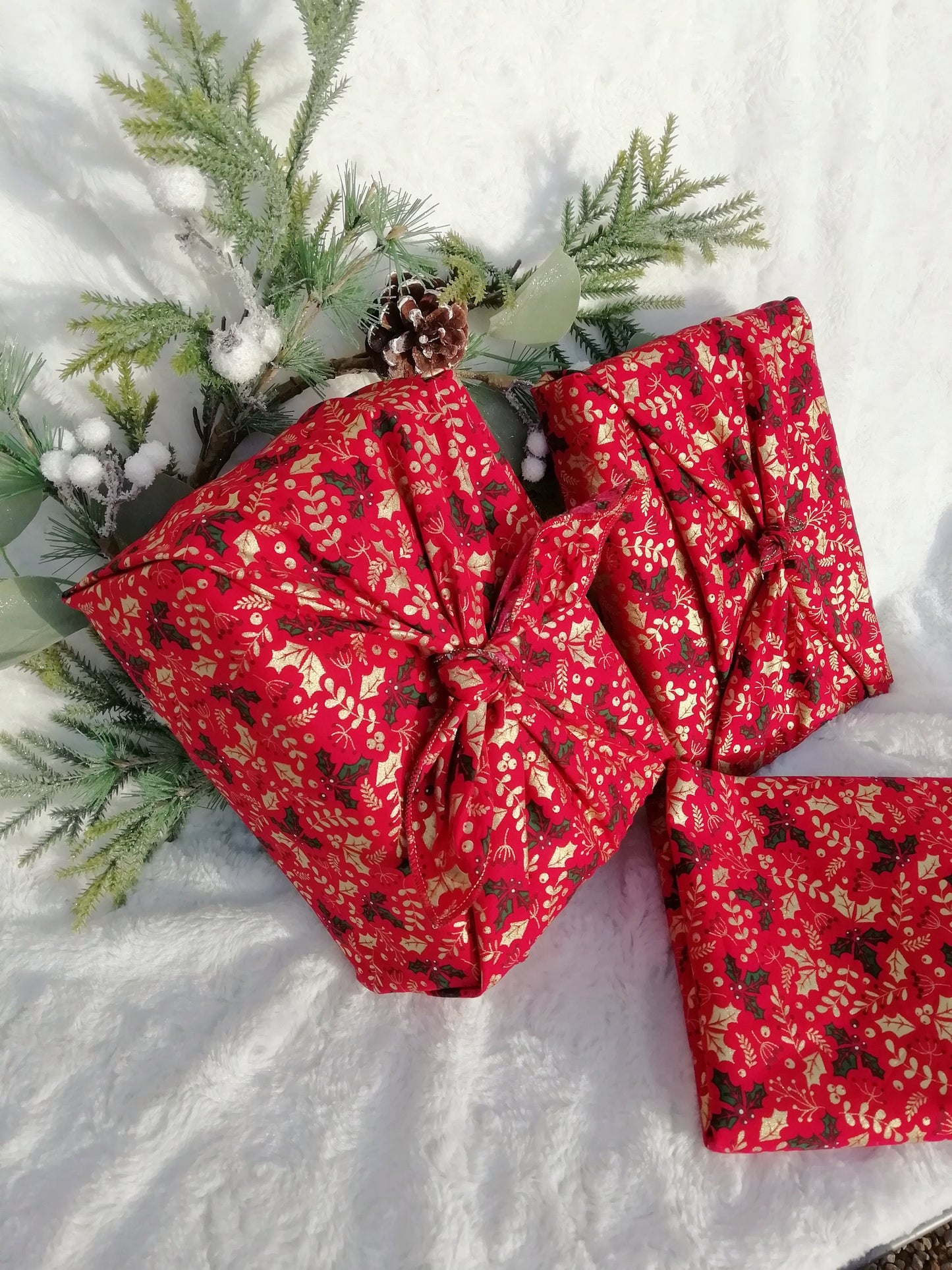 Furoshiki Noel, emballage cadeaux zéro déchet et réutilisable coloris "Houx doré"