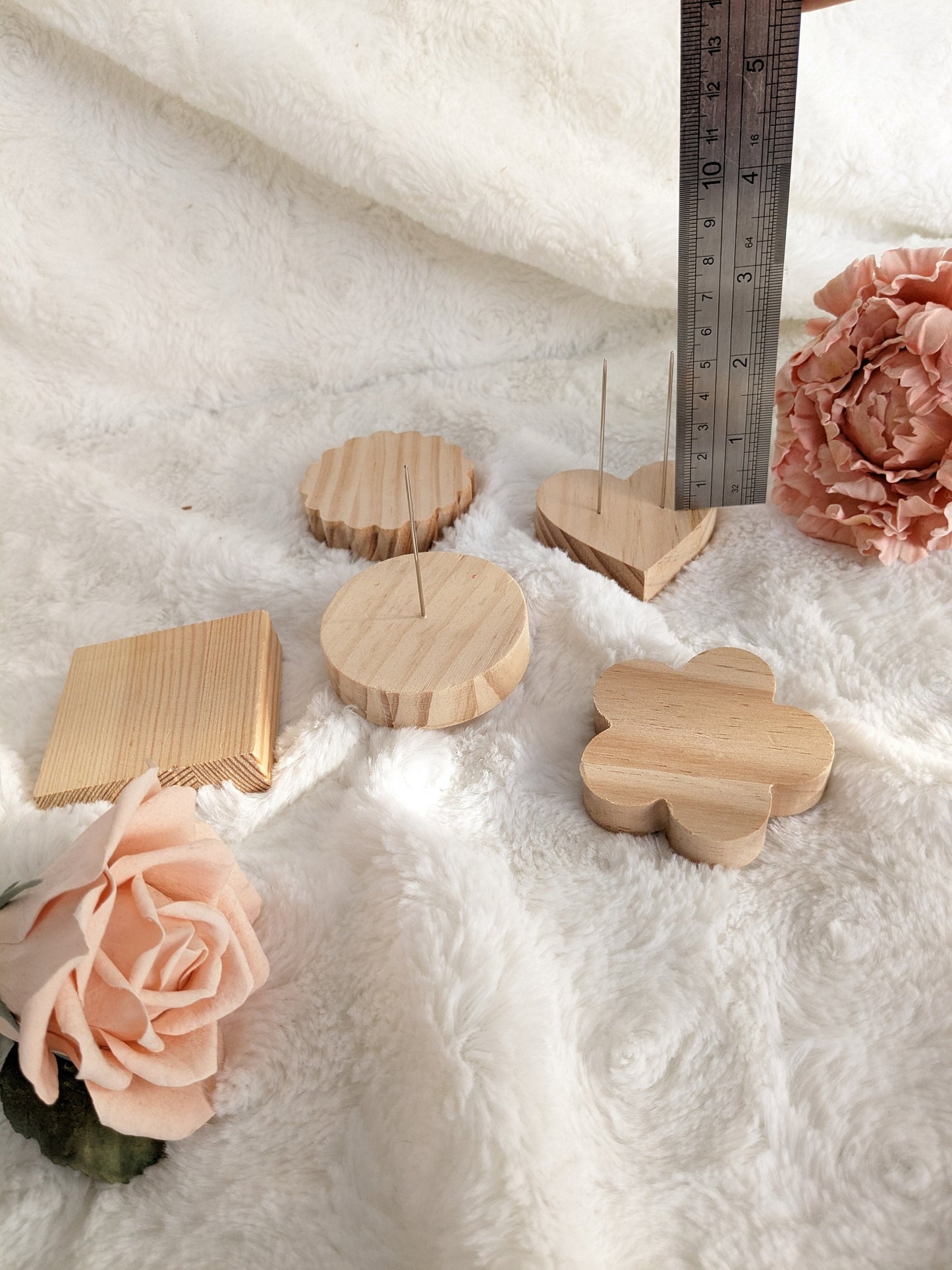 Small format wooden support for amigurumi / Crochet or knitting plush display