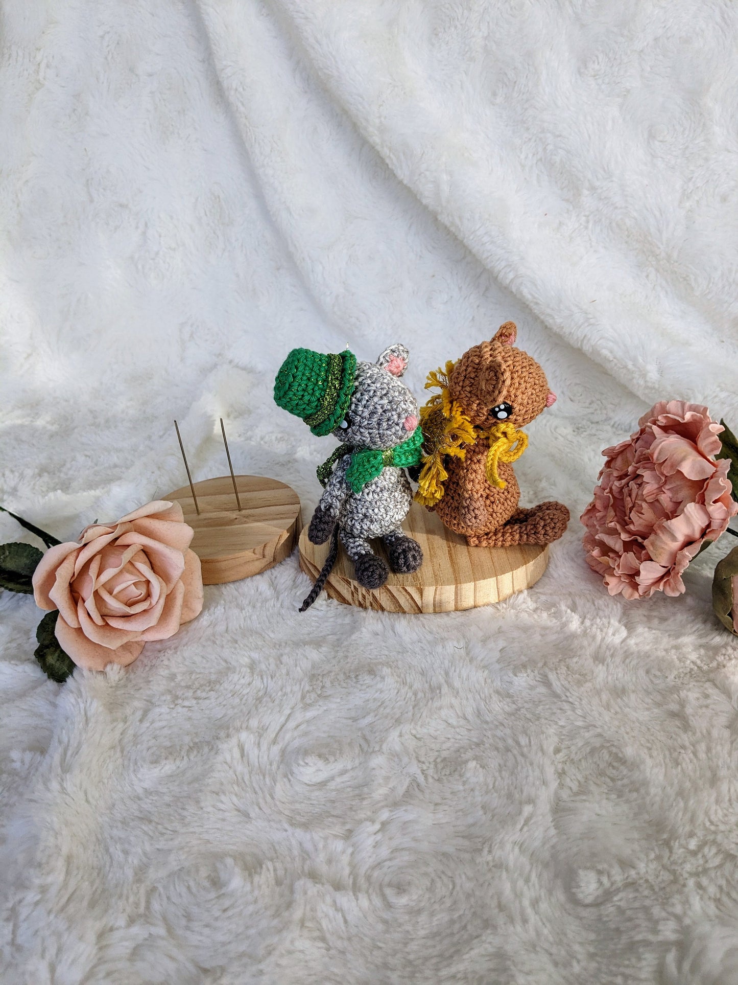 Large format wooden support for amigurumi / Crochet or knitting plush display