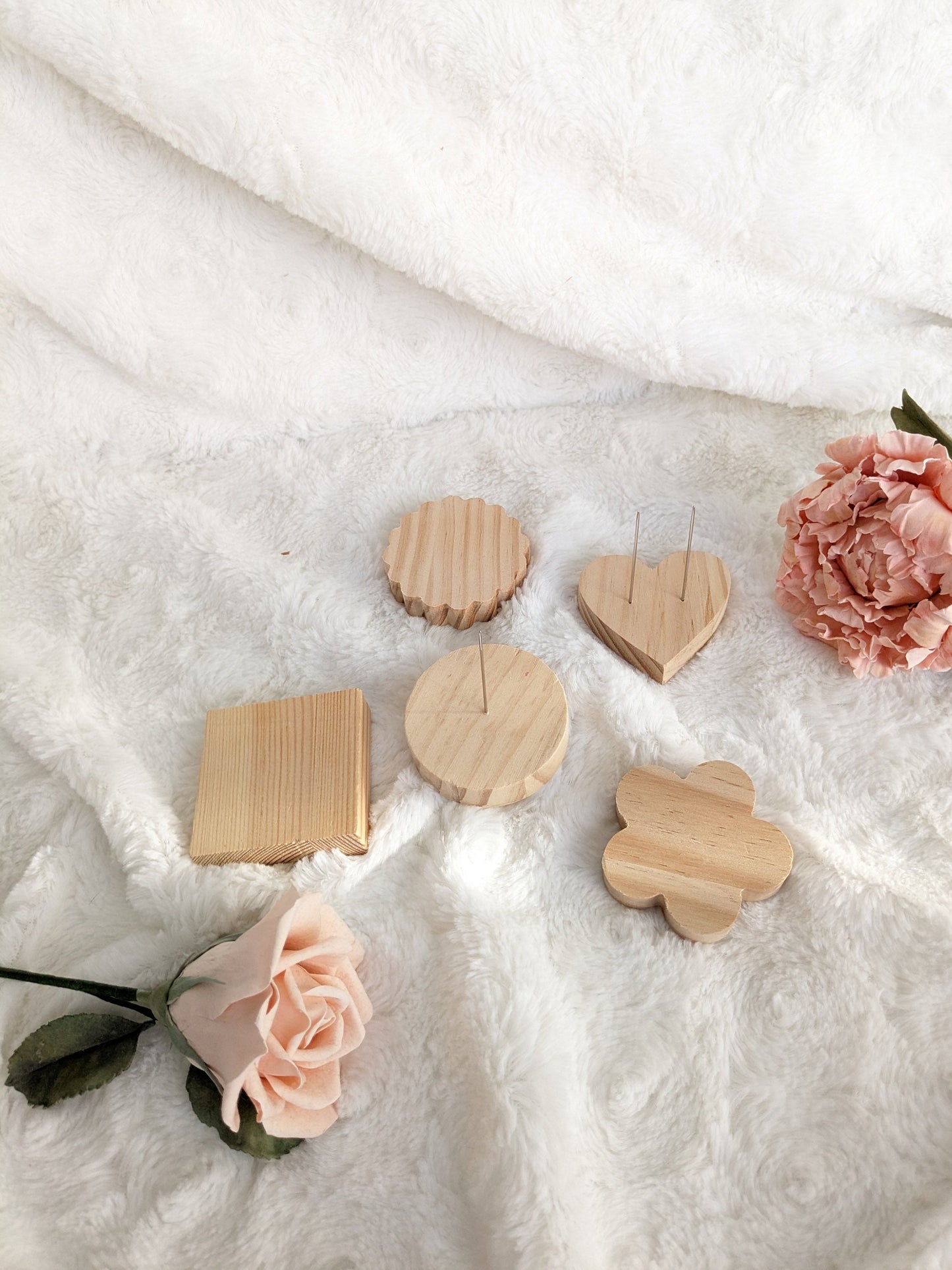 Small format wooden support for amigurumi / Crochet or knitting plush display