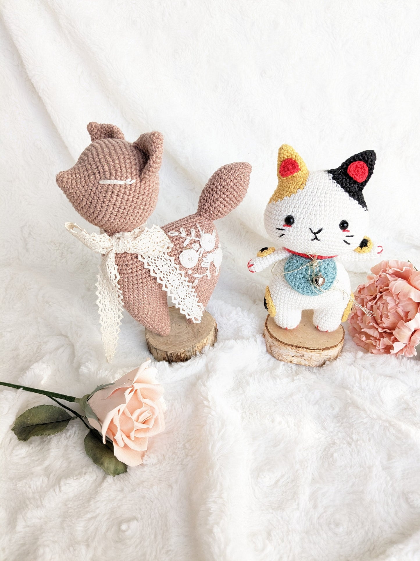 Small format natural wood support for amigurumi / Crochet or knitting plush display