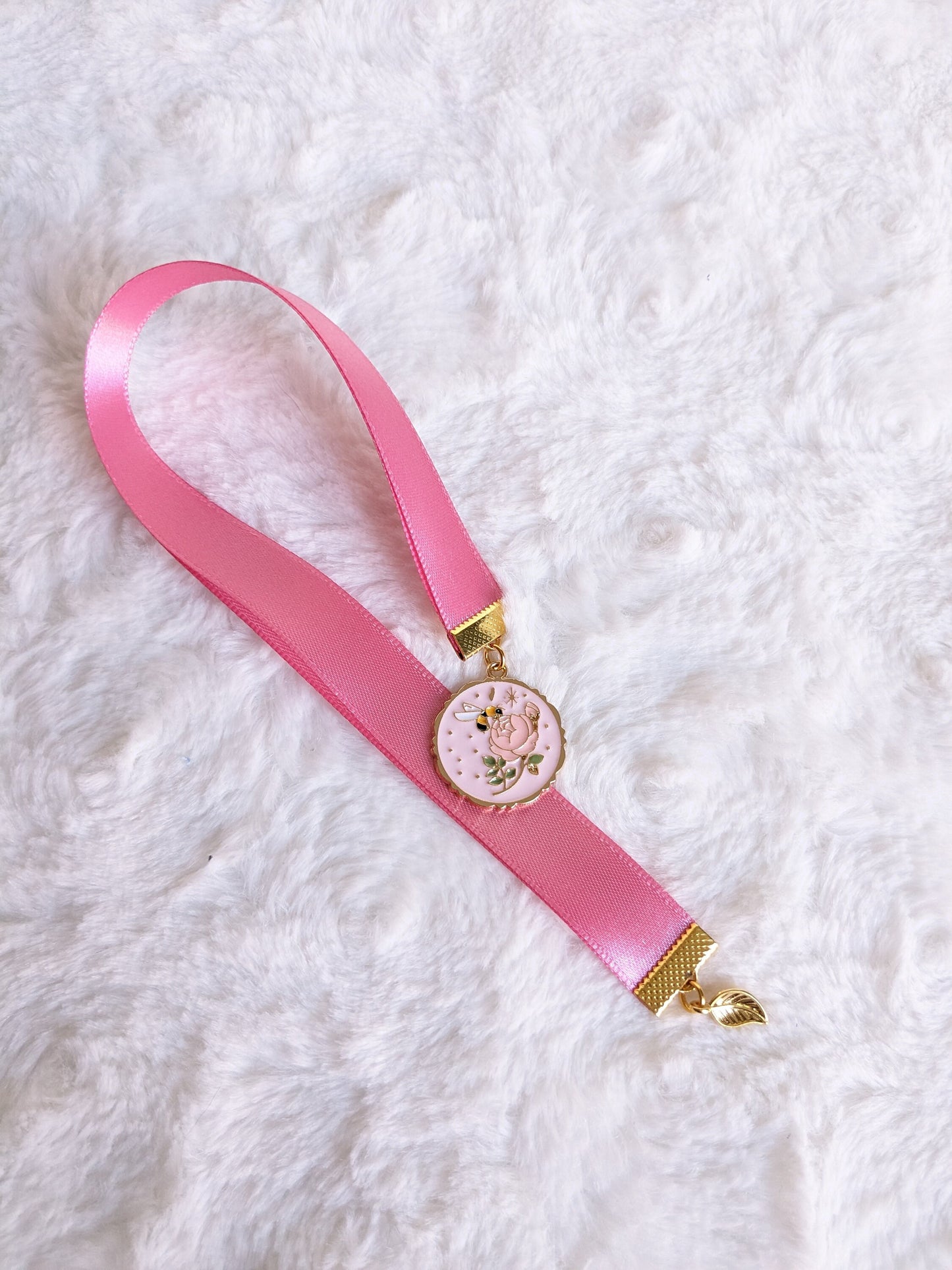 Anti-loss magnetic ribbon bookmark, model of your choice