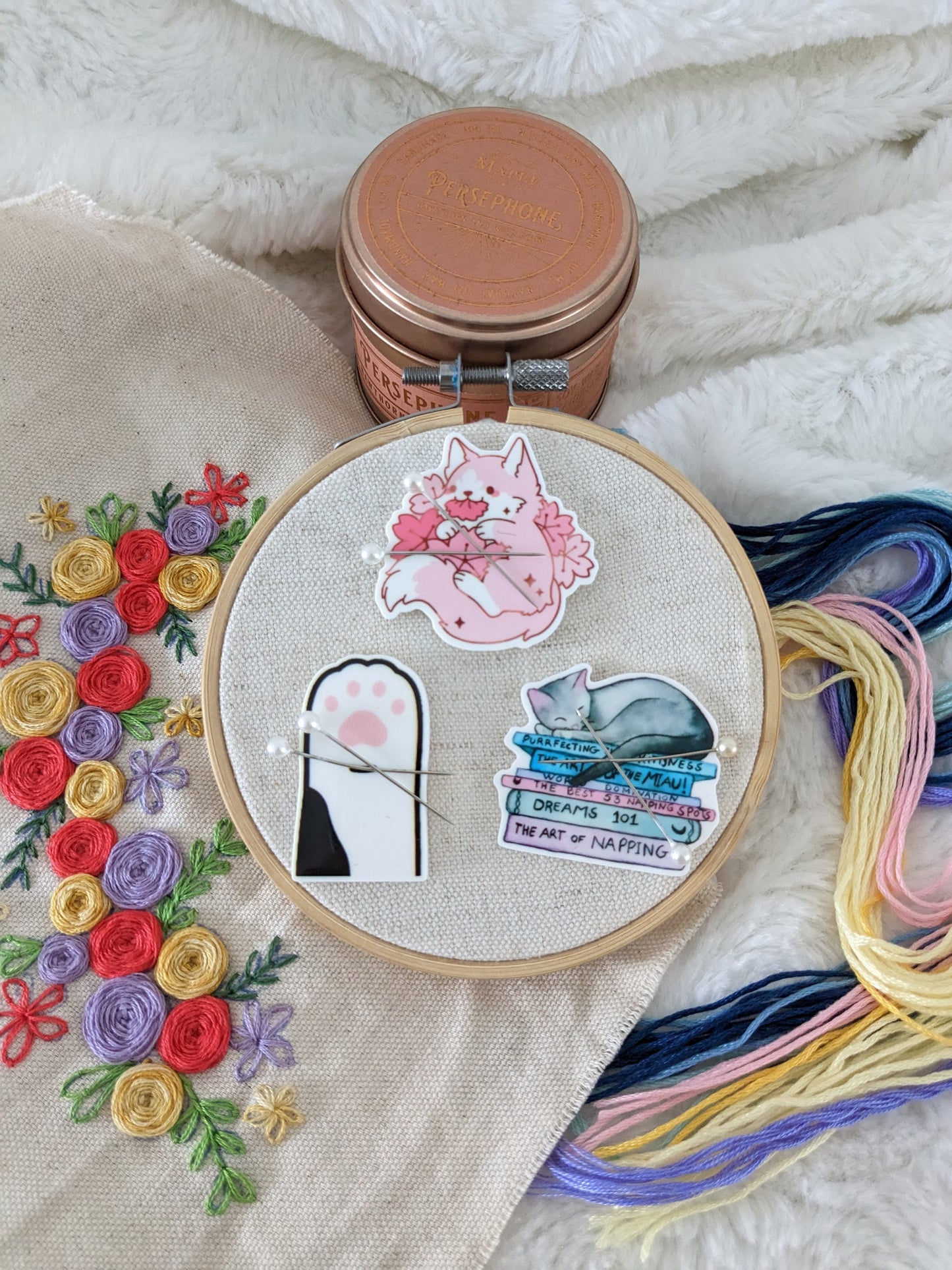 Magnetic needle holder / needle minder "Patoune", "Bookish nap" or "Eating sakura"