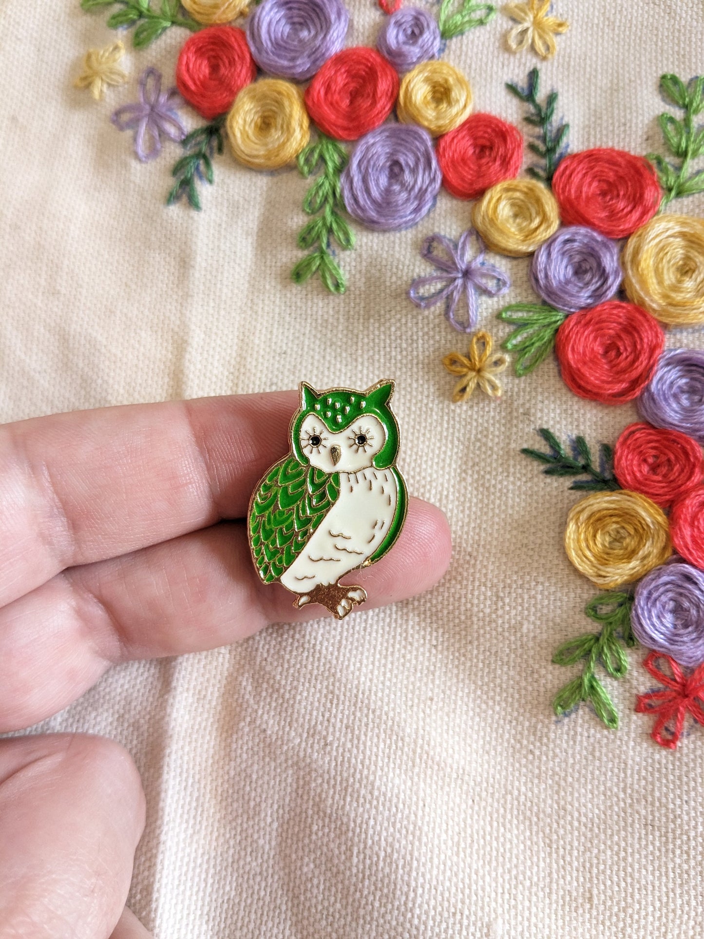 Magnetic needle holder / needle minder "Green owl", "Sleeping cat", "Marguerite" or "Planet love"
