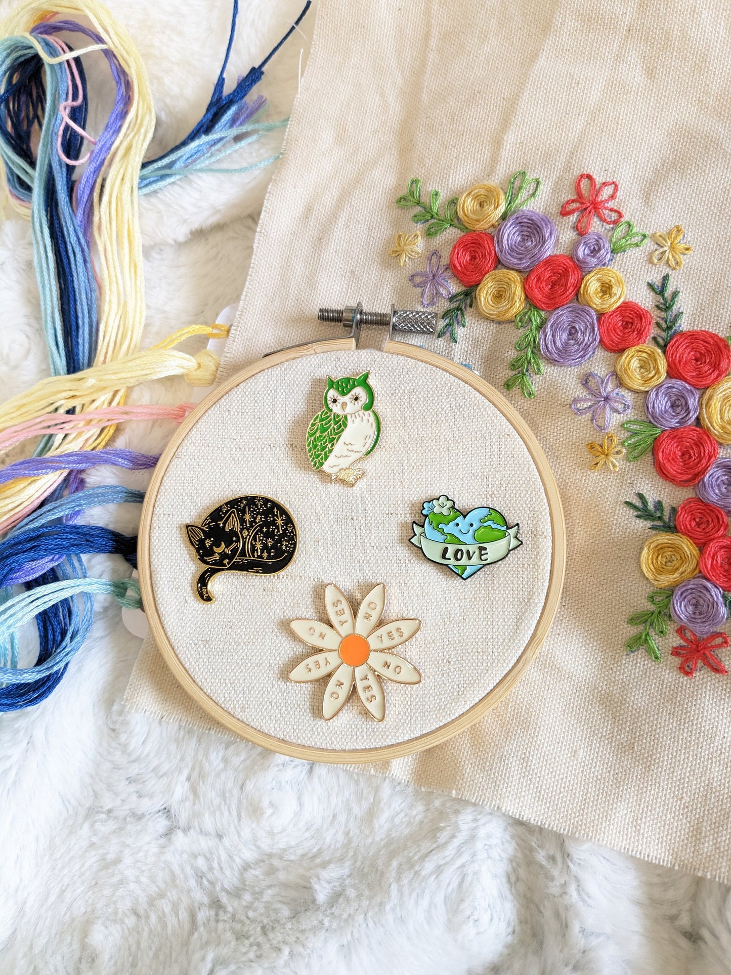 Magnetic needle holder / needle minder "Green owl", "Sleeping cat", "Marguerite" or "Planet love"