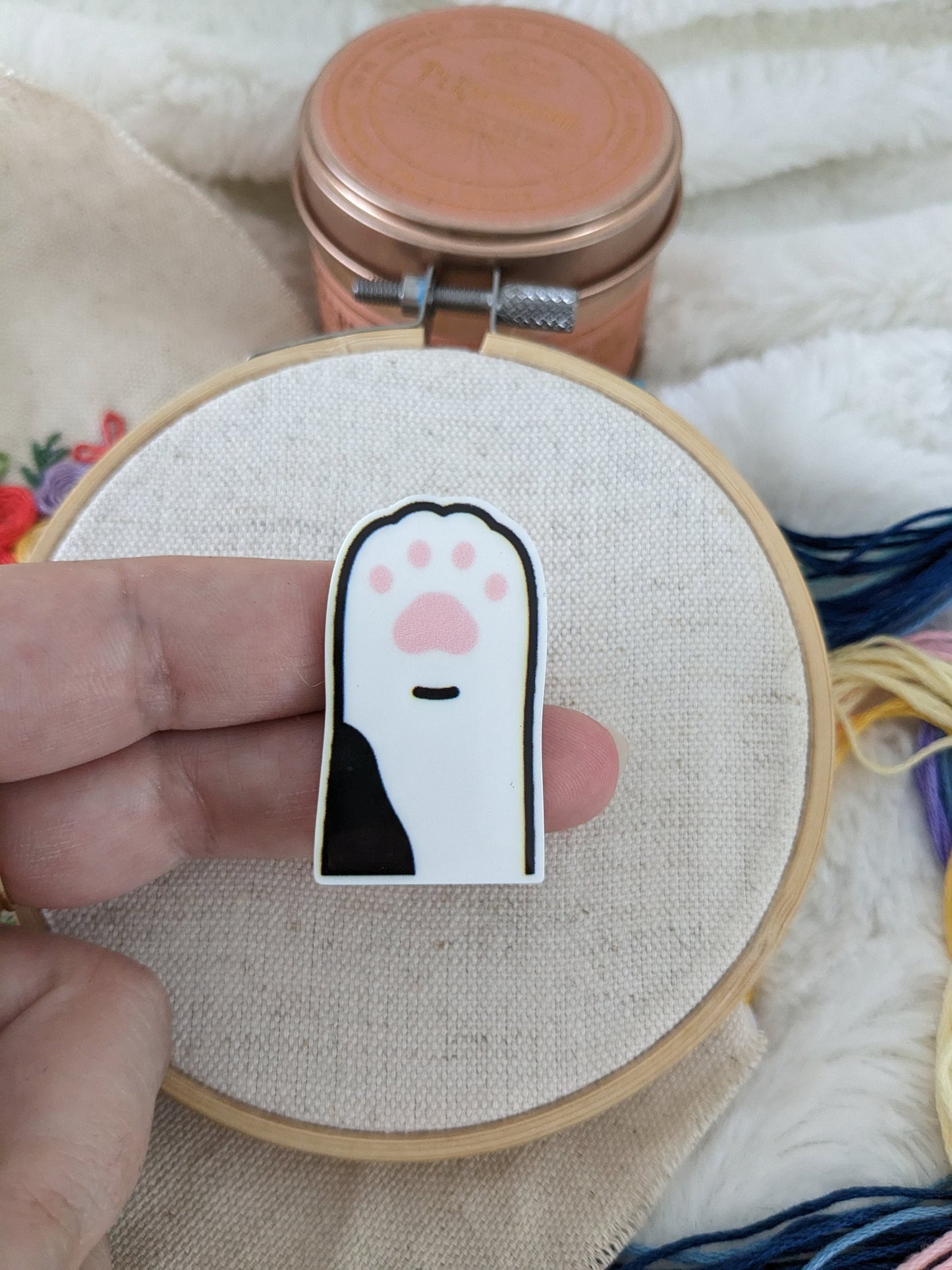Magnetic needle holder / needle minder "Patoune", "Bookish nap" or "Eating sakura"