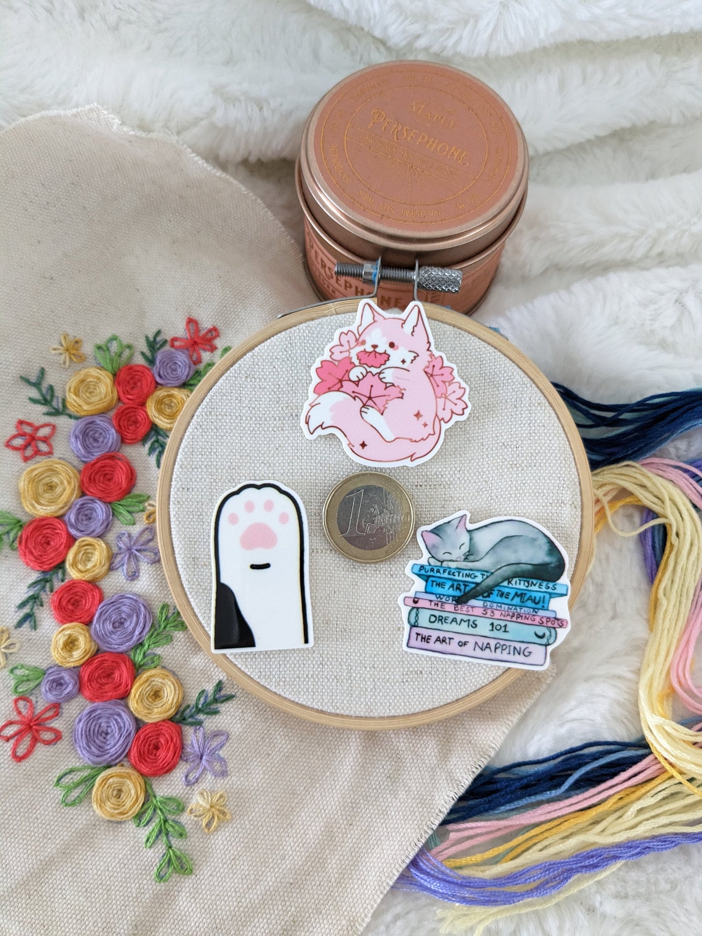 Magnetic needle holder / needle minder "Patoune", "Bookish nap" or "Eating sakura"