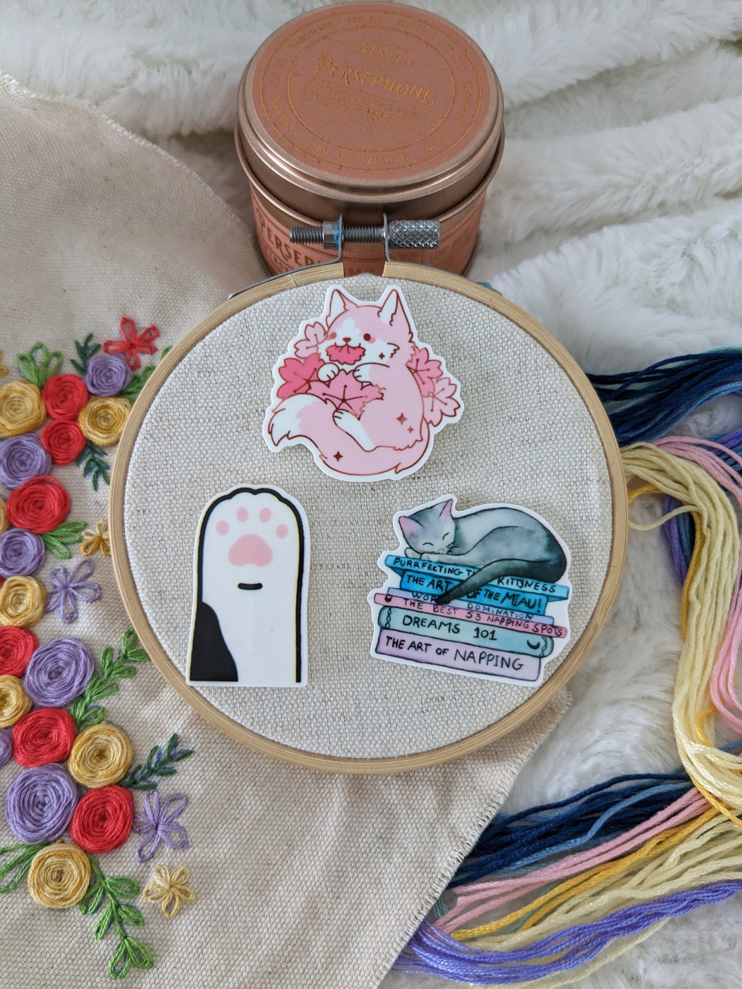 Magnetic needle holder / needle minder "Patoune", "Bookish nap" or "Eating sakura"