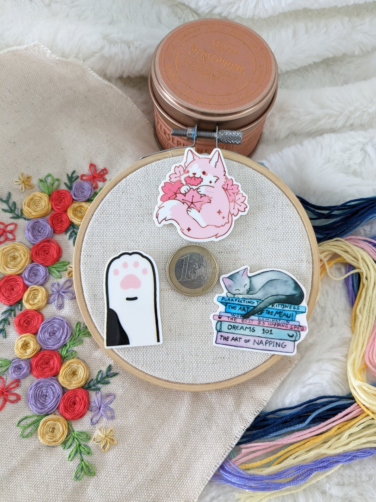 Magnetic needle holder / needle minder "Patoune", "Bookish nap" or "Eating sakura"