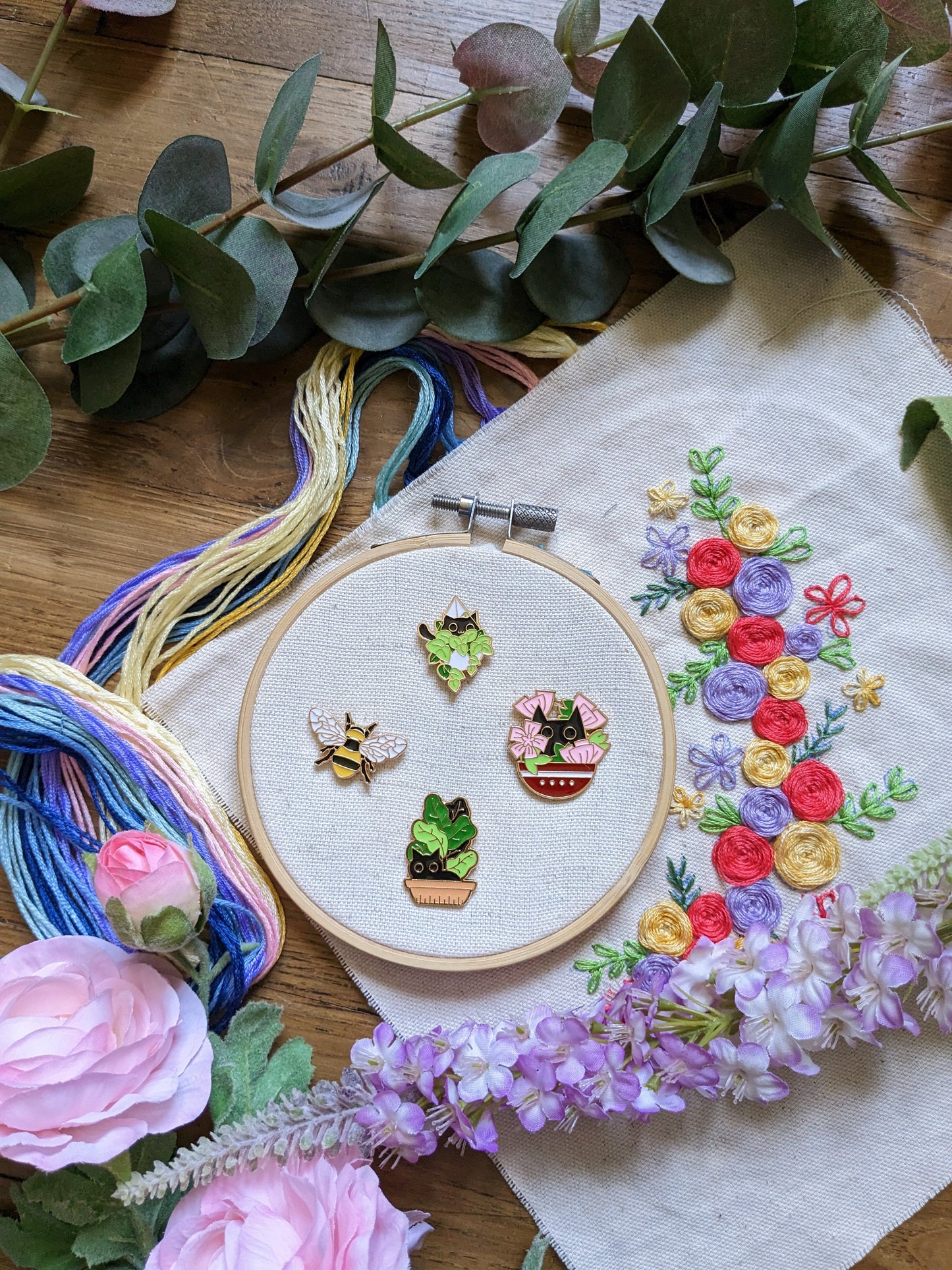 Magnetic needle holder / needle minder "Bee", "In the flowers", "Lying in the pot" or "In the plants"
