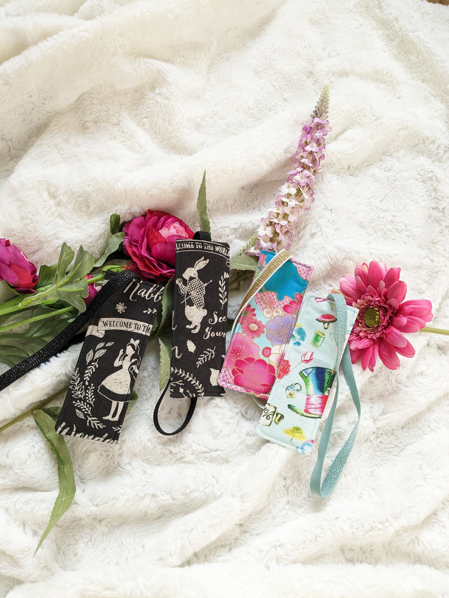 Elastic bookmark of your choice "Alice", "White Rabbit", "Hatmaker" or "Japanese Flowers"