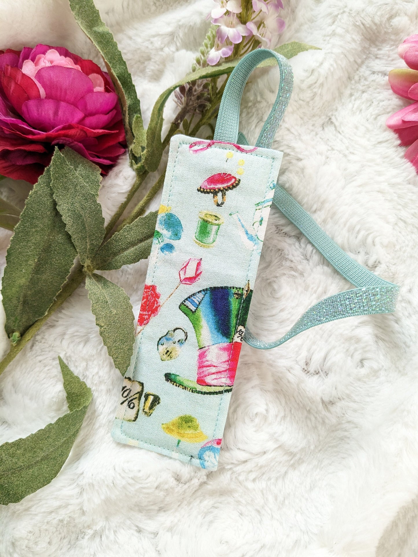 Elastic bookmark of your choice "Alice", "White Rabbit", "Hatmaker" or "Japanese Flowers"