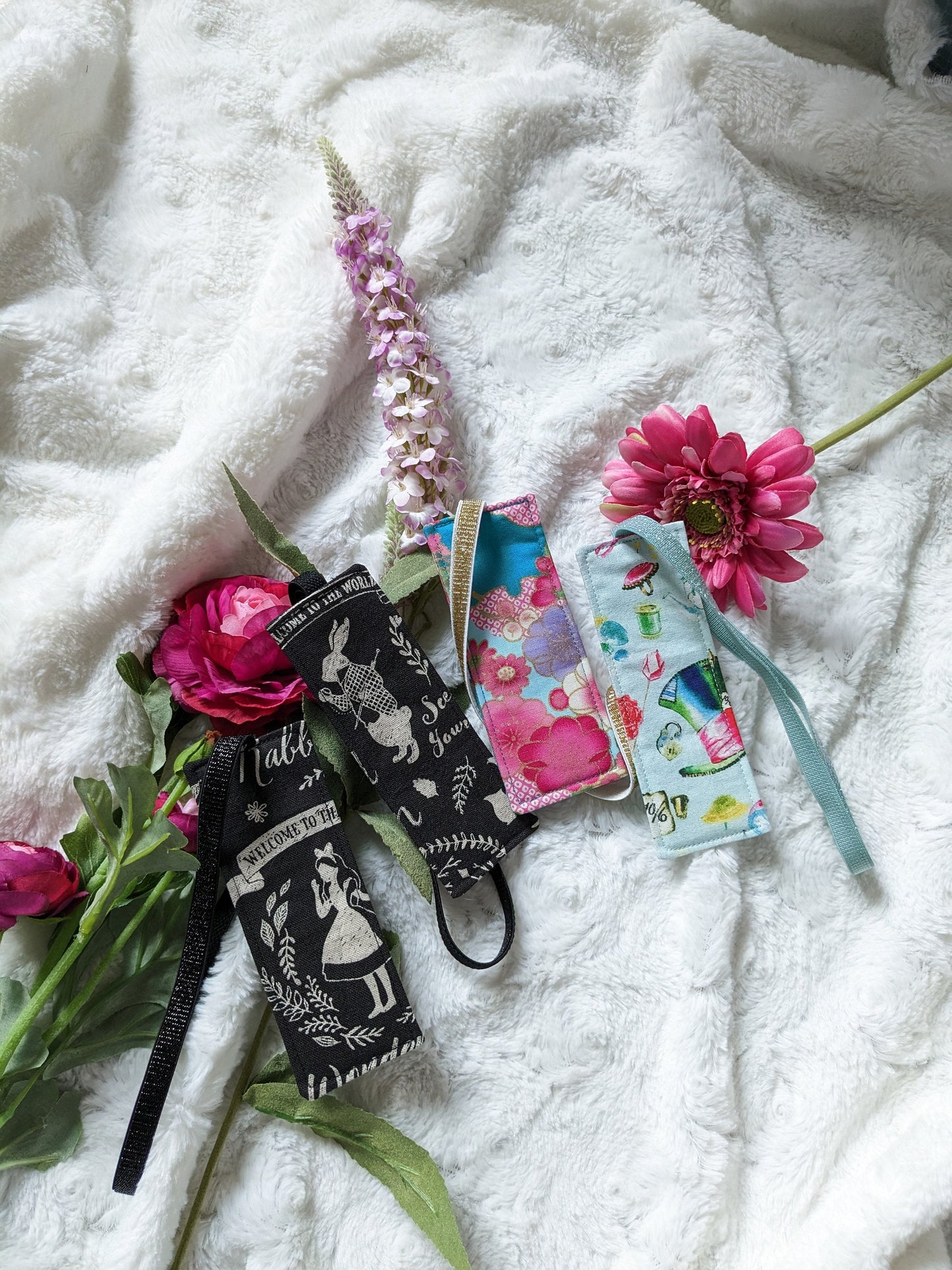Elastic bookmark of your choice "Alice", "White Rabbit", "Hatmaker" or "Japanese Flowers"