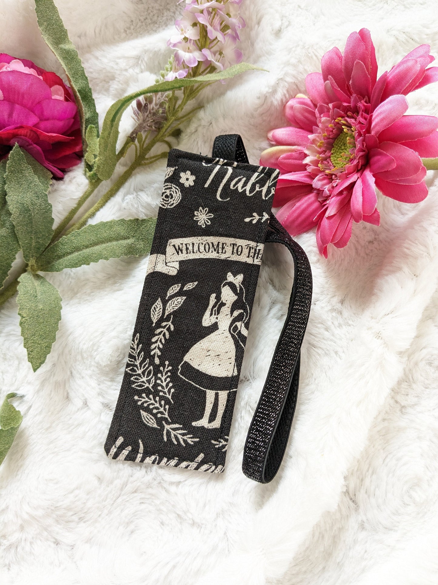 Elastic bookmark of your choice "Alice", "White Rabbit", "Hatmaker" or "Japanese Flowers"