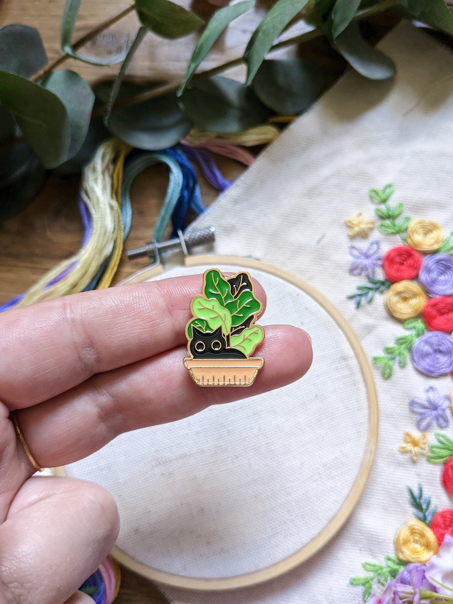 Magnetic needle holder / needle minder "Bee", "In the flowers", "Lying in the pot" or "In the plants"