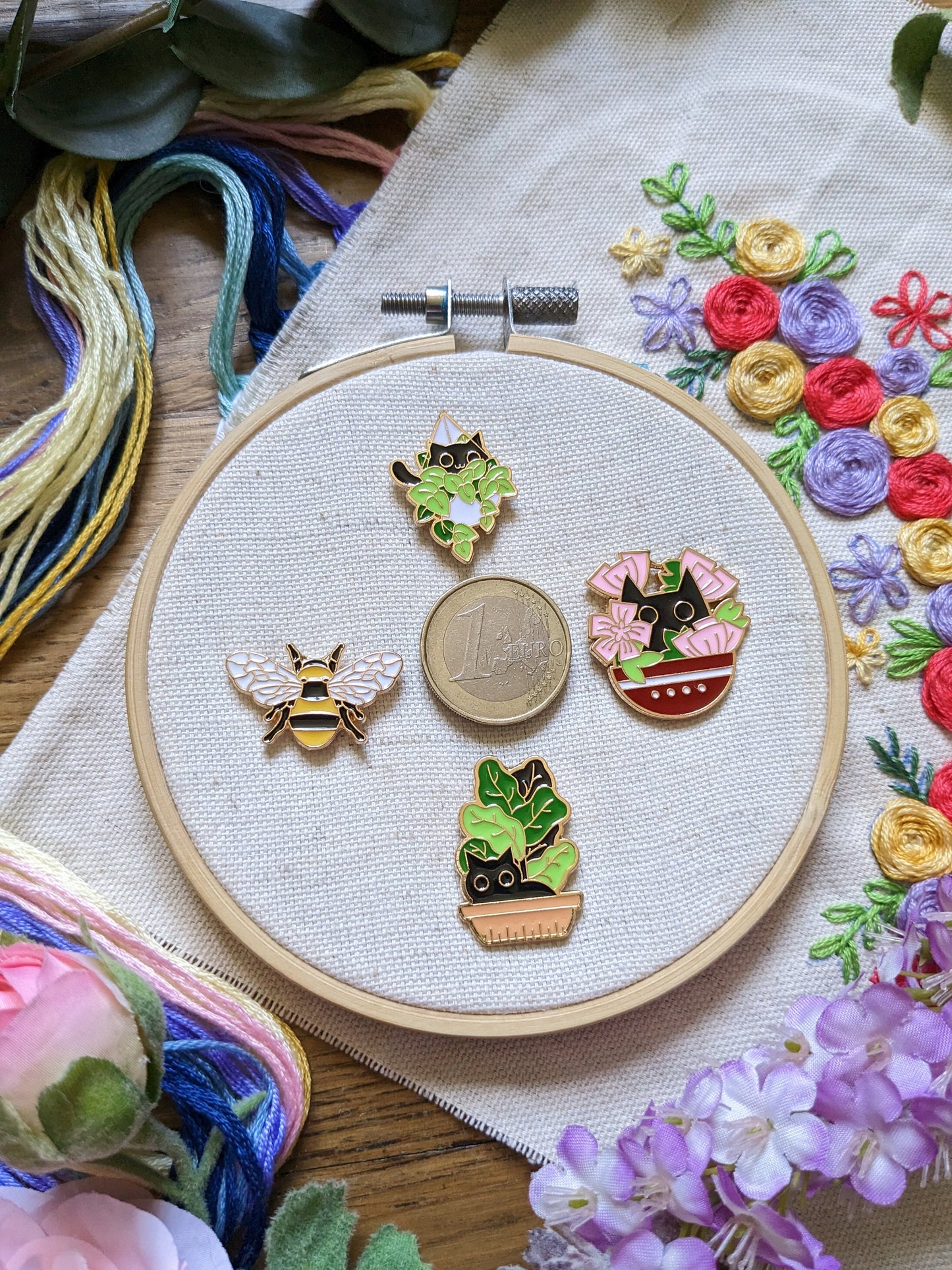 Magnetic needle holder / needle minder "Bee", "In the flowers", "Lying in the pot" or "In the plants"
