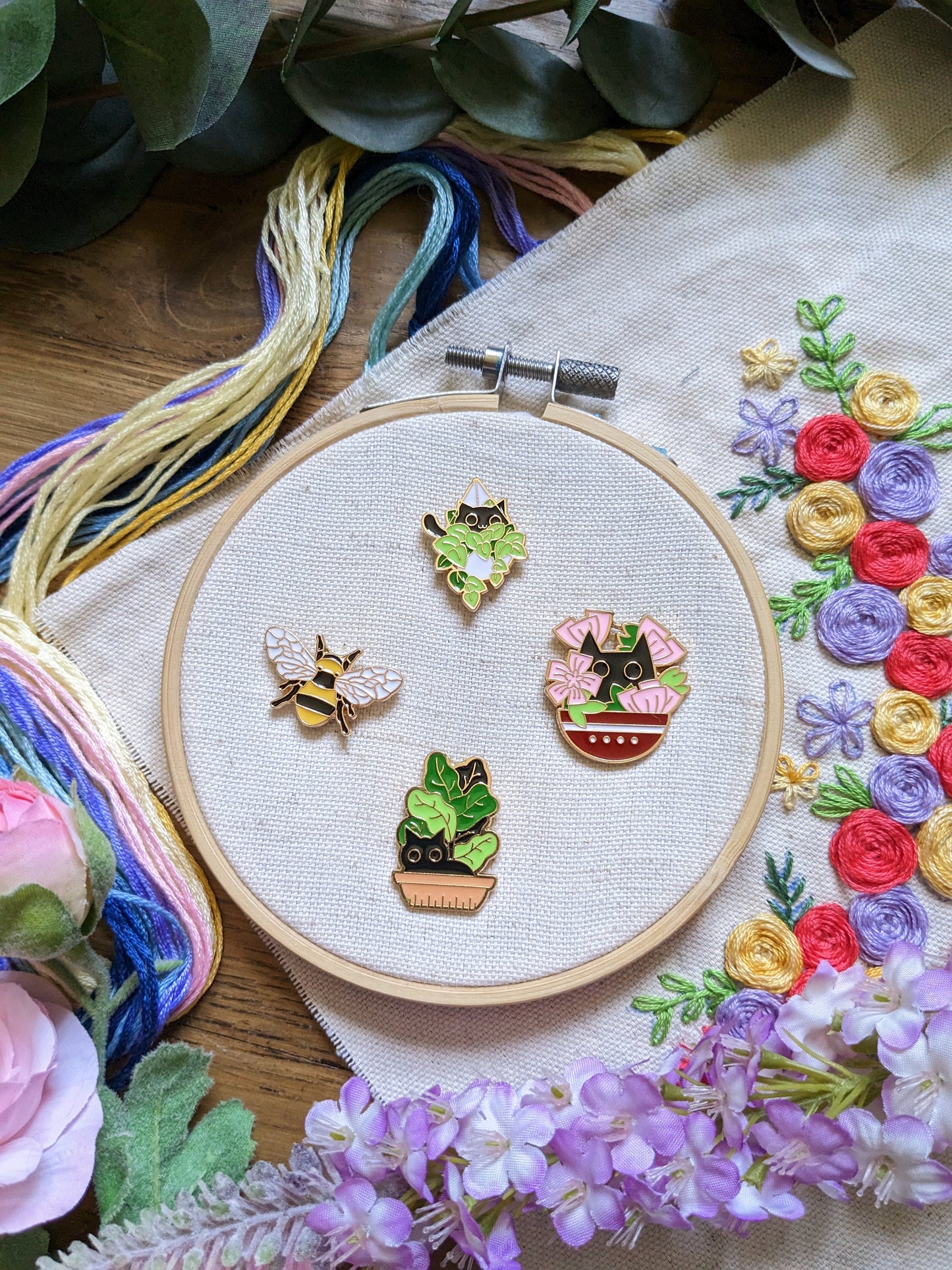 Magnetic needle holder / needle minder "Bee", "In the flowers", "Lying in the pot" or "In the plants"