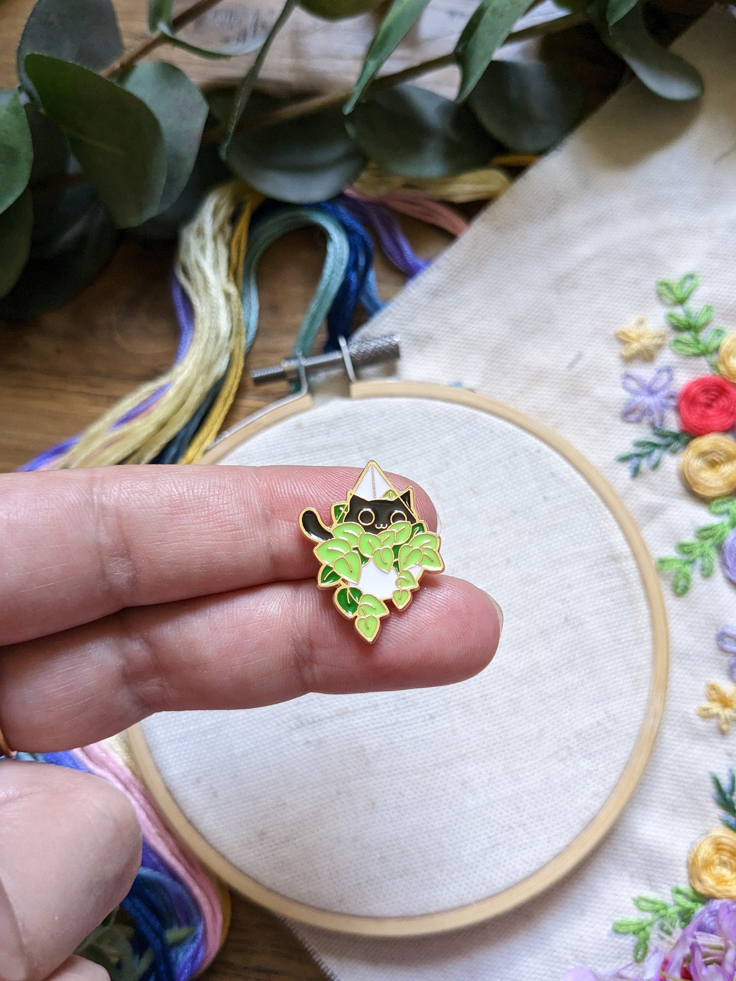 Magnetic needle holder / needle minder "Bee", "In the flowers", "Lying in the pot" or "In the plants"