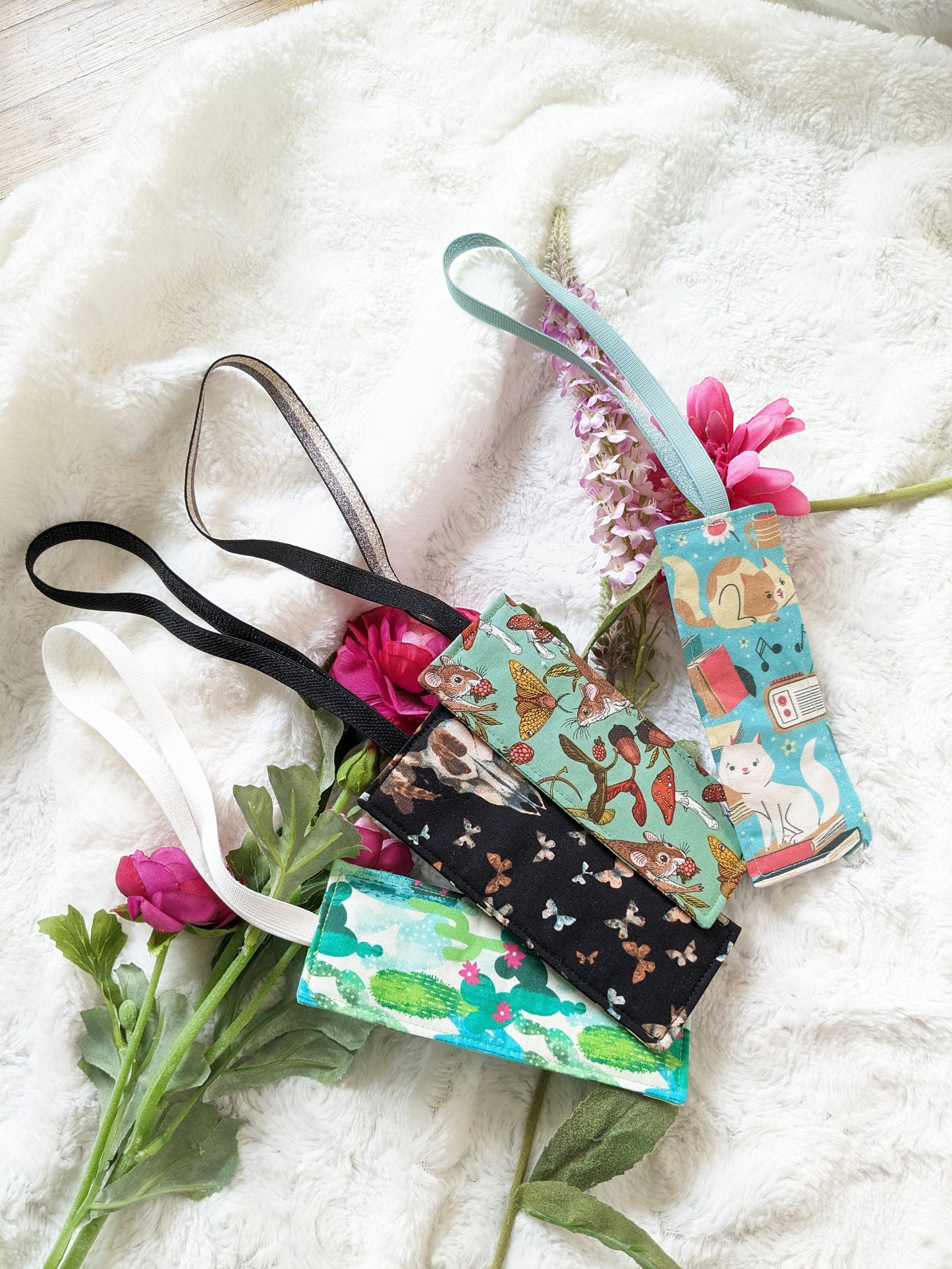 Elastic bookmark of your choice "Cactus", "Skull and Butterflies", "Mouse" or "Cats and Books"