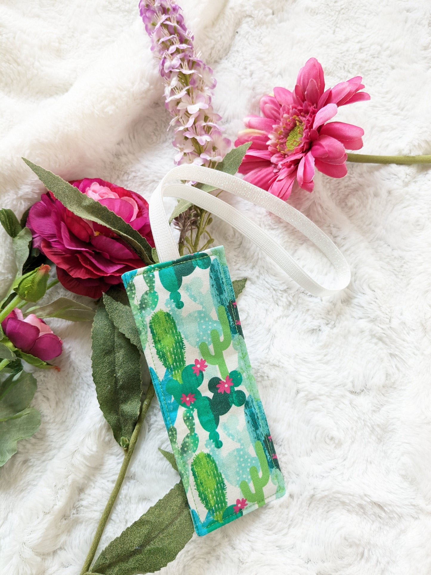 Elastic bookmark of your choice "Cactus", "Skull and Butterflies", "Mouse" or "Cats and Books"