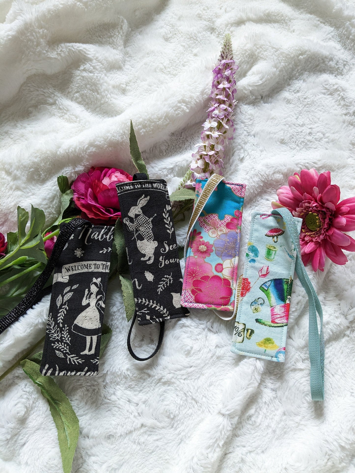 Elastic bookmark of your choice "Alice", "White Rabbit", "Hatmaker" or "Japanese Flowers"