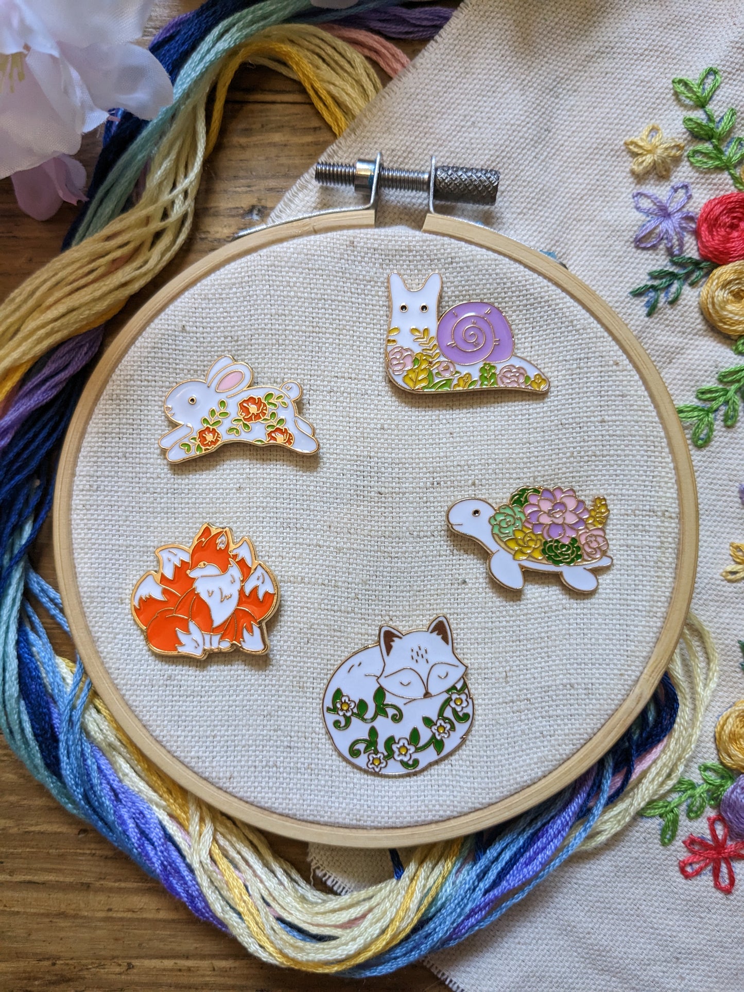 Porte aiguille aimanté / needle minder "Renard à 6 queues", "Renard blanc", "Tortue fleurie" "Lapin fleuri" ou "Escargot fleuri"