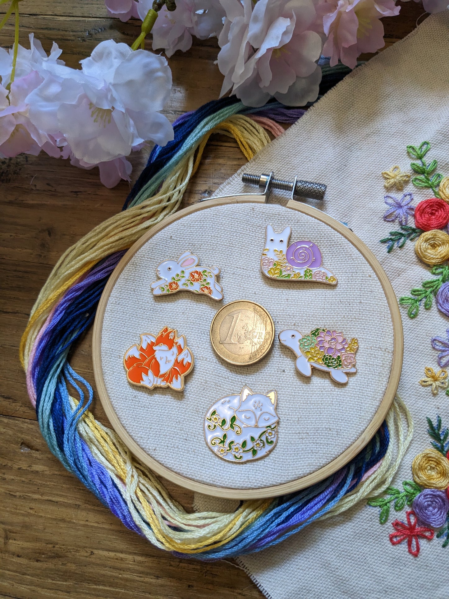 Porte aiguille aimanté / needle minder "Renard à 6 queues", "Renard blanc", "Tortue fleurie" "Lapin fleuri" ou "Escargot fleuri"