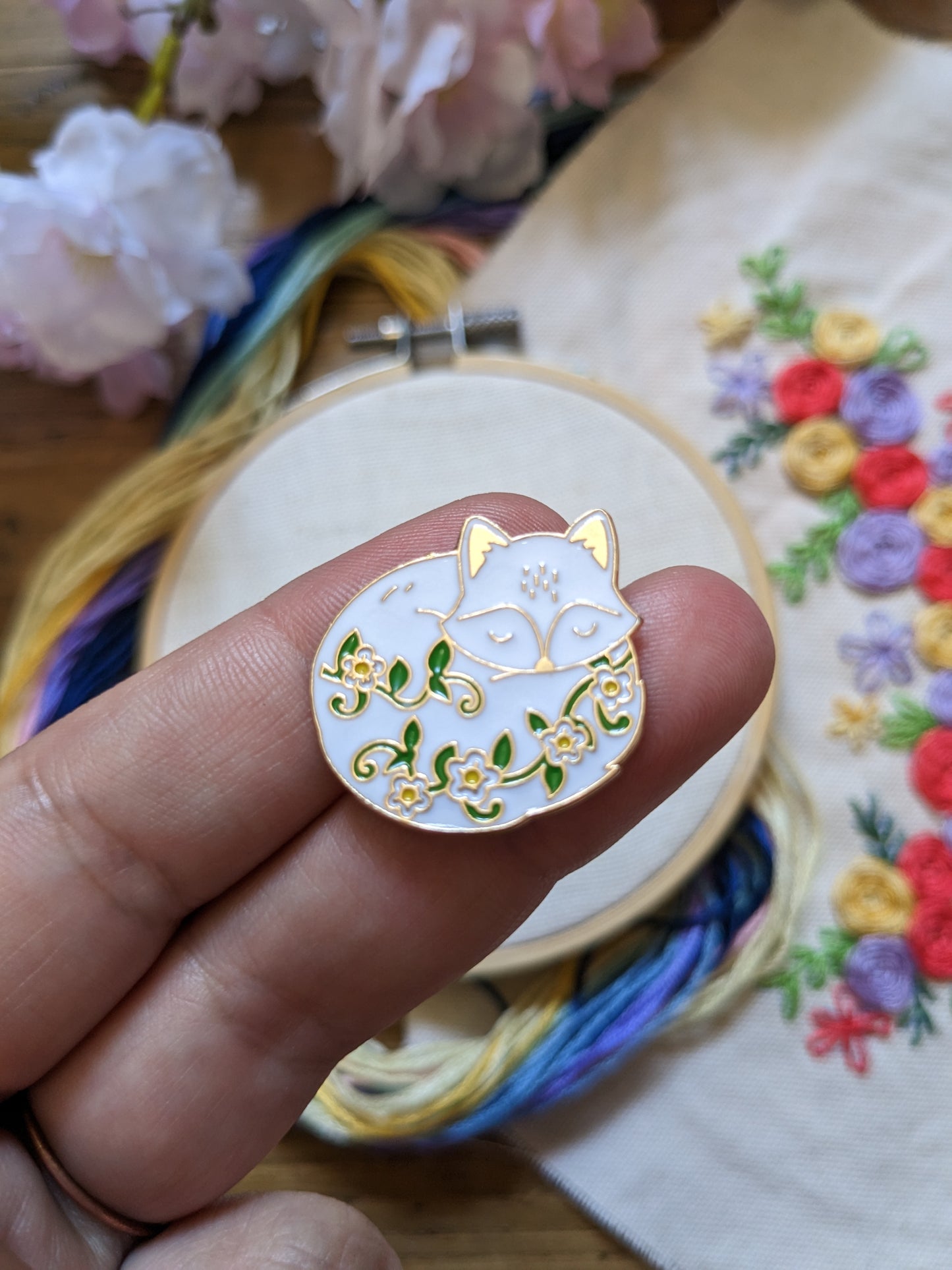 Porte aiguille aimanté / needle minder "Renard à 6 queues", "Renard blanc", "Tortue fleurie" "Lapin fleuri" ou "Escargot fleuri"