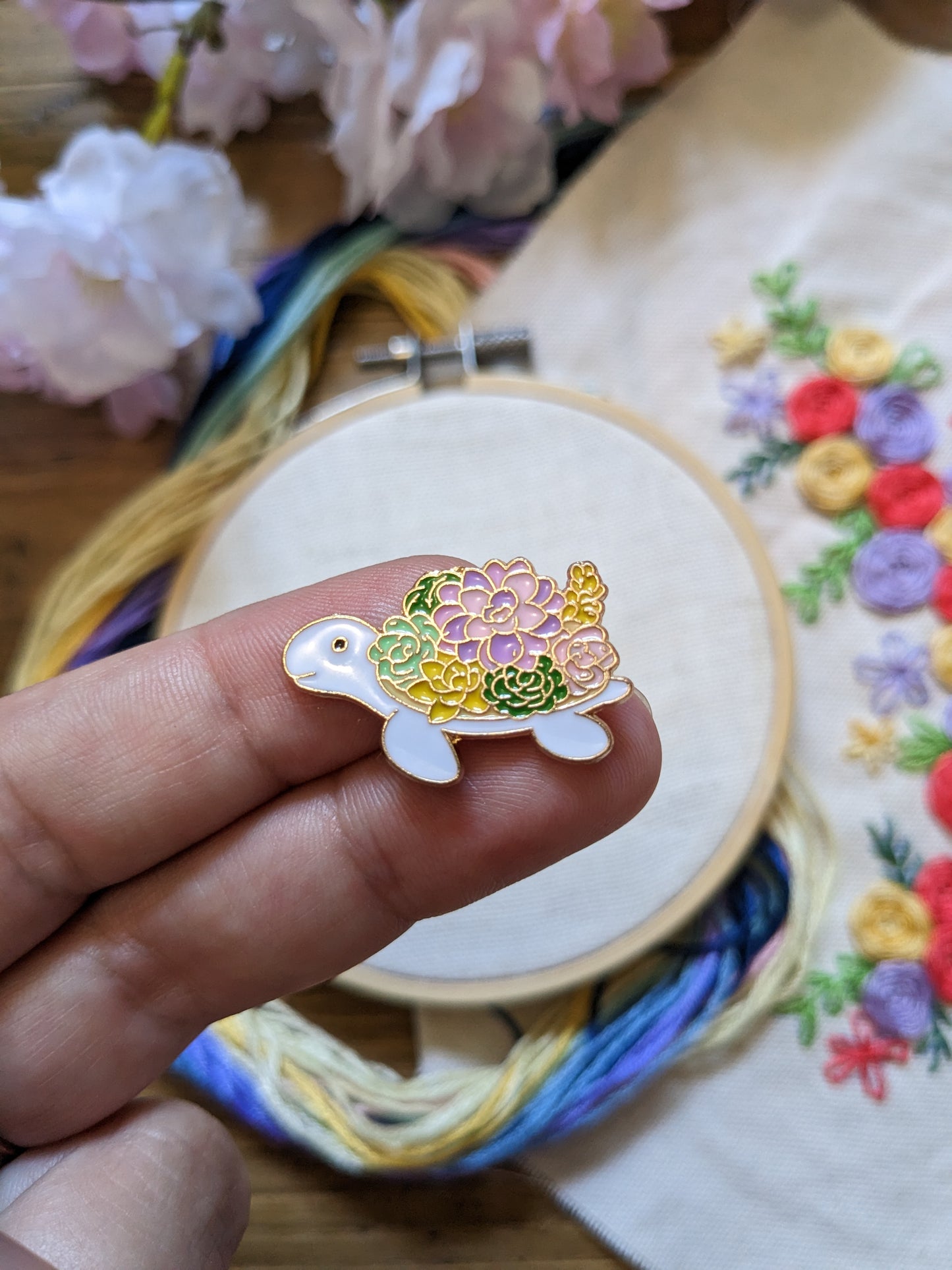 Porte aiguille aimanté / needle minder "Renard à 6 queues", "Renard blanc", "Tortue fleurie" "Lapin fleuri" ou "Escargot fleuri"