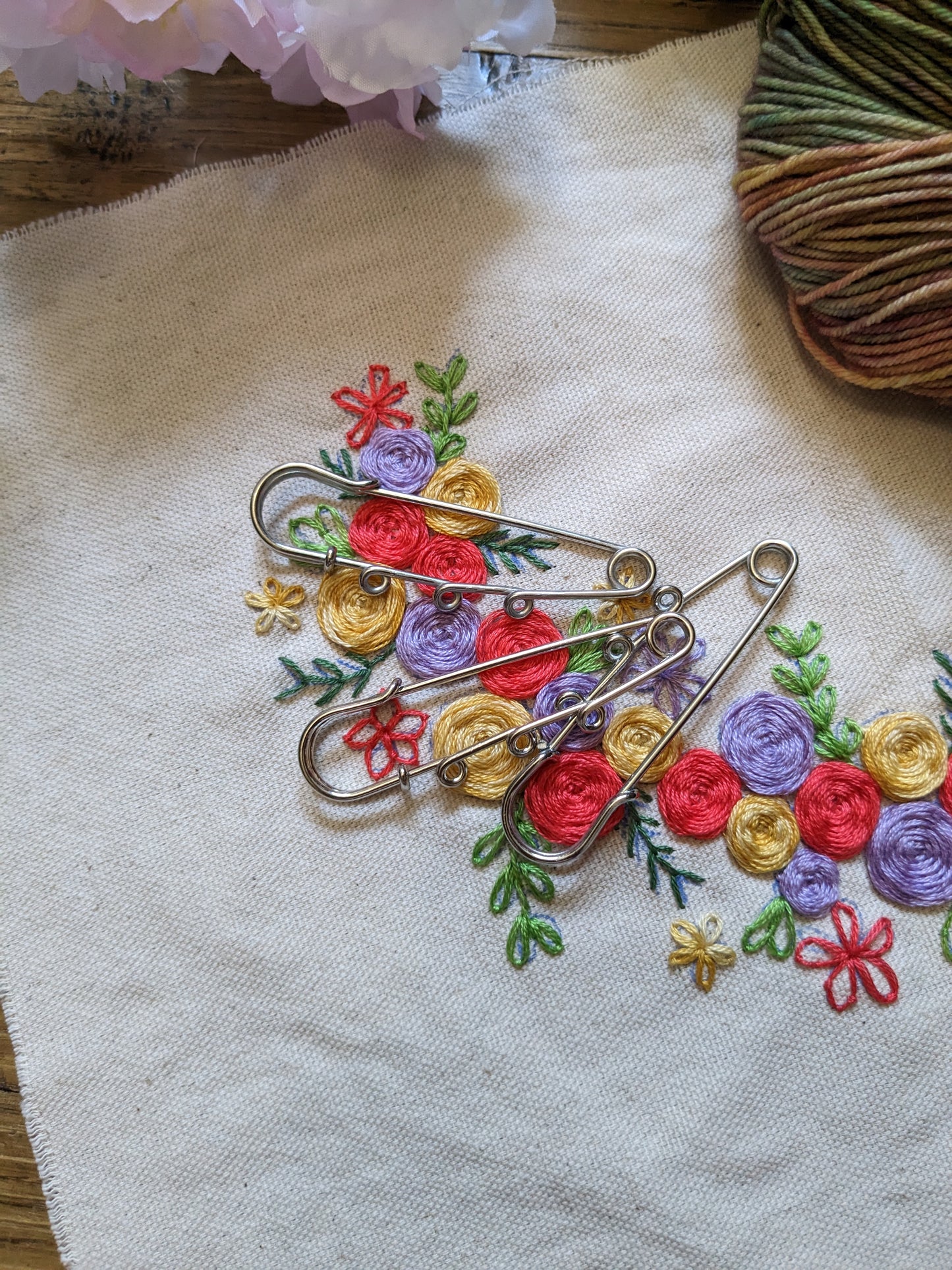 Safety pin and eyelets / stitch marker holder for crochet