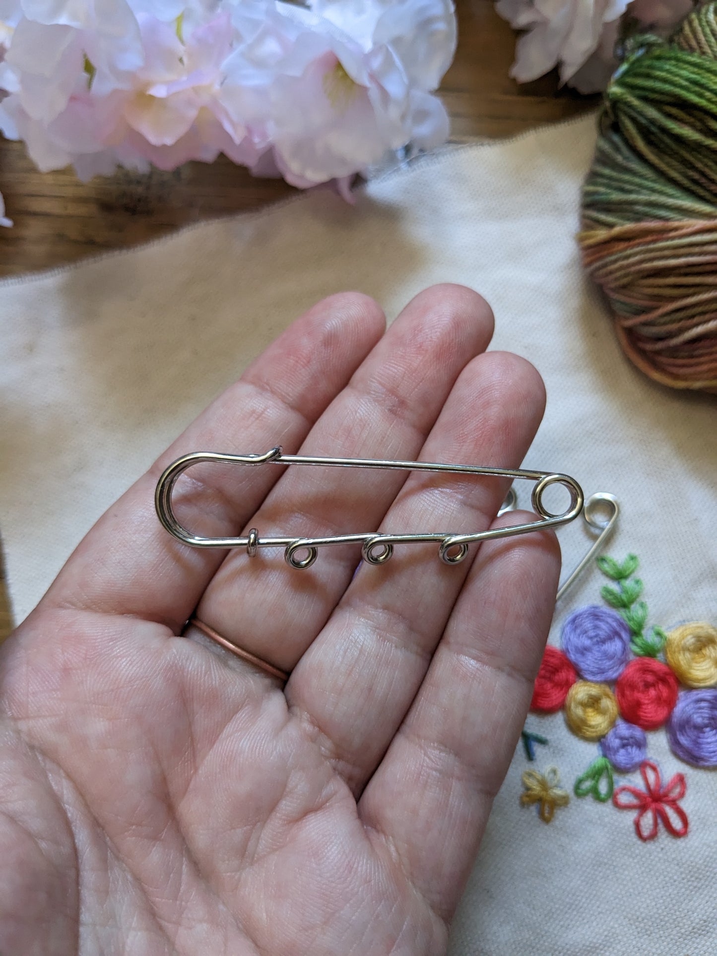 Safety pin and eyelets / stitch marker holder for crochet