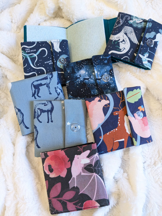 Carnet pique aiguille / porte aiguille de voyage "Coyotes", "Cerf et pivoines" "Constellations", "Cerfs etoilés" et "Chauve souris"