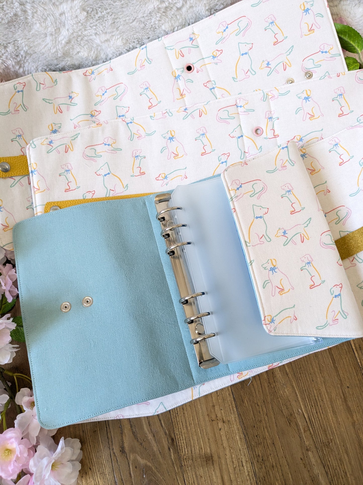Classeur à aiguilles "Chiens multicolores" (classeur complet = couverture + structure ⚠️)