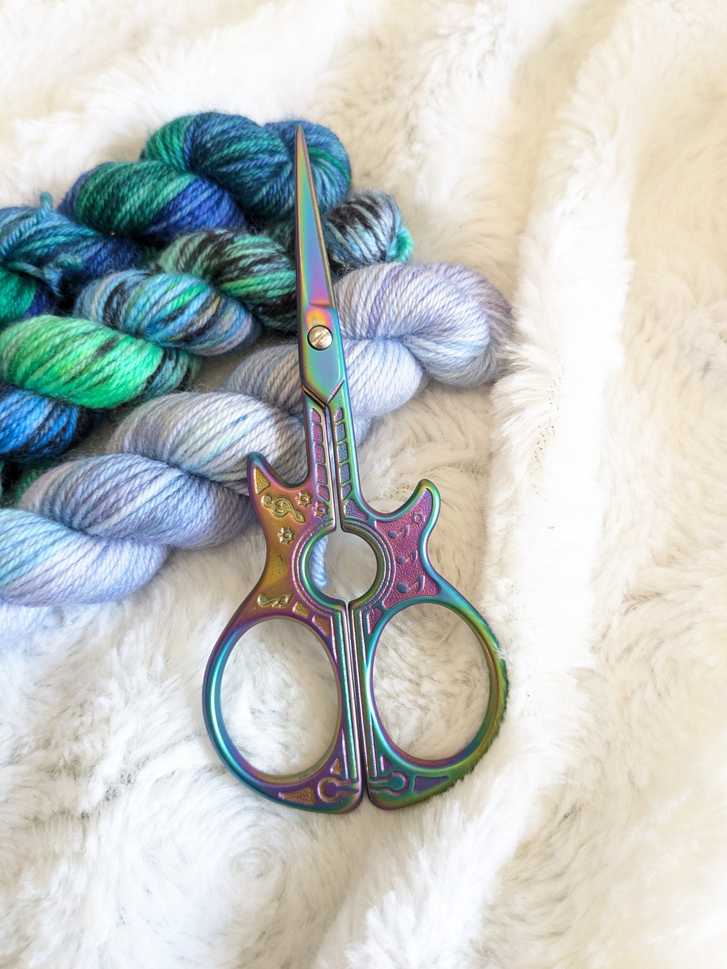 Ciseaux de broderie pétrole modèle Guitare