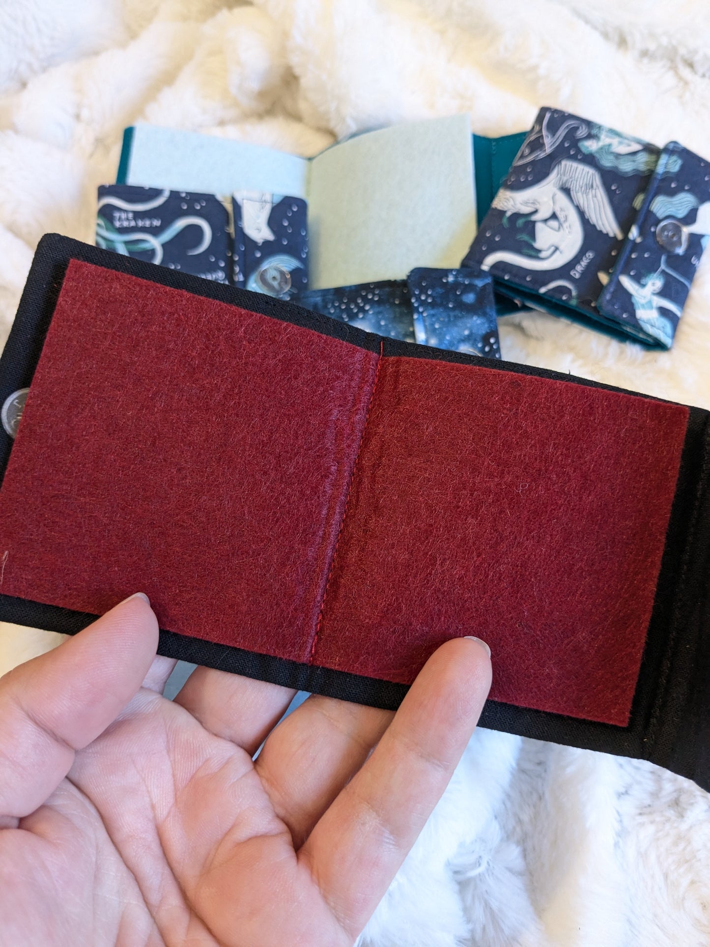 Carnet pique aiguille / porte aiguille de voyage "Coyotes", "Cerf et pivoines" "Constellations", "Cerfs etoilés" et "Chauve souris"