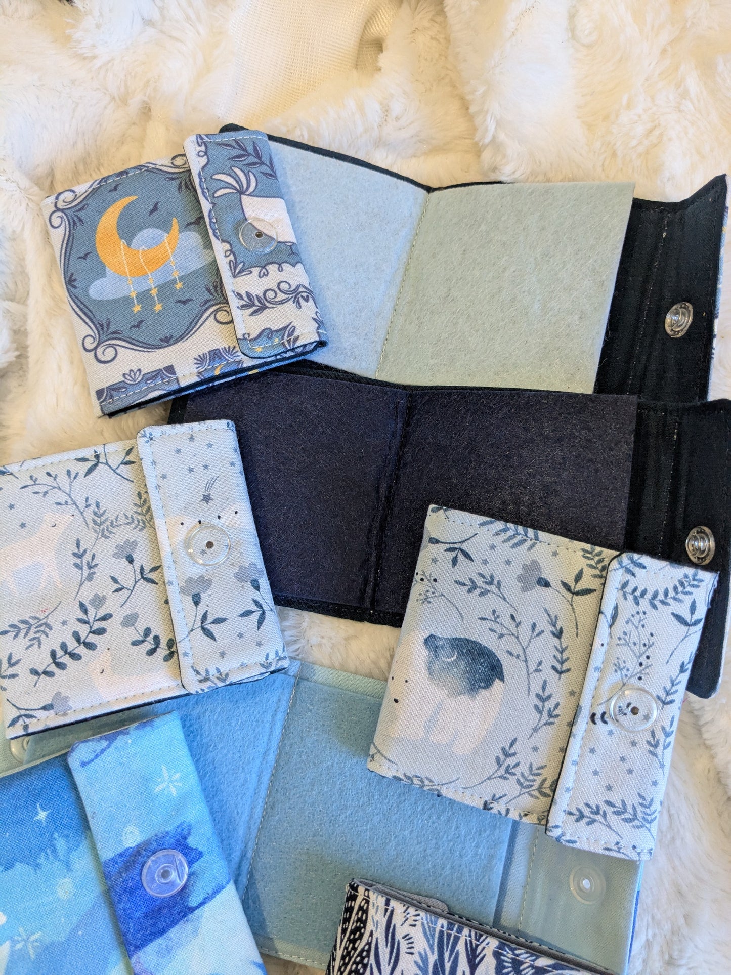 Carnet pique aiguille / porte aiguille de voyage "Good night", "Aquarelle bleue", "Arctic" et "Mythique"