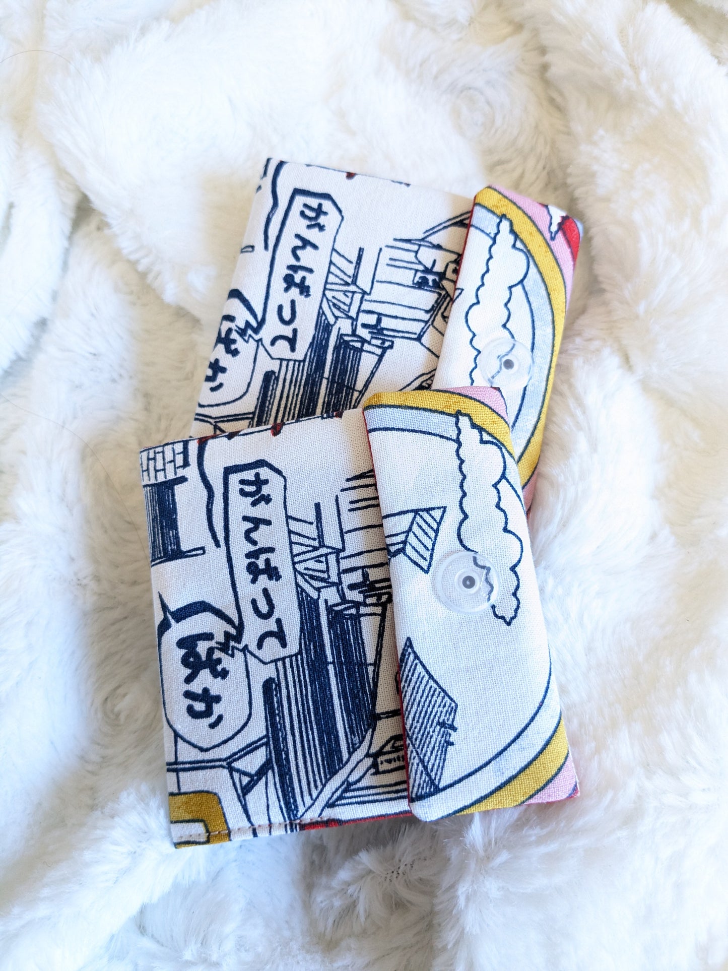 Carnet pique aiguille / porte aiguille de voyage "Fleurs argentées", "Fleurs de cerisier rouges", "Manga", "Chats et fleurs" et "Baleine"