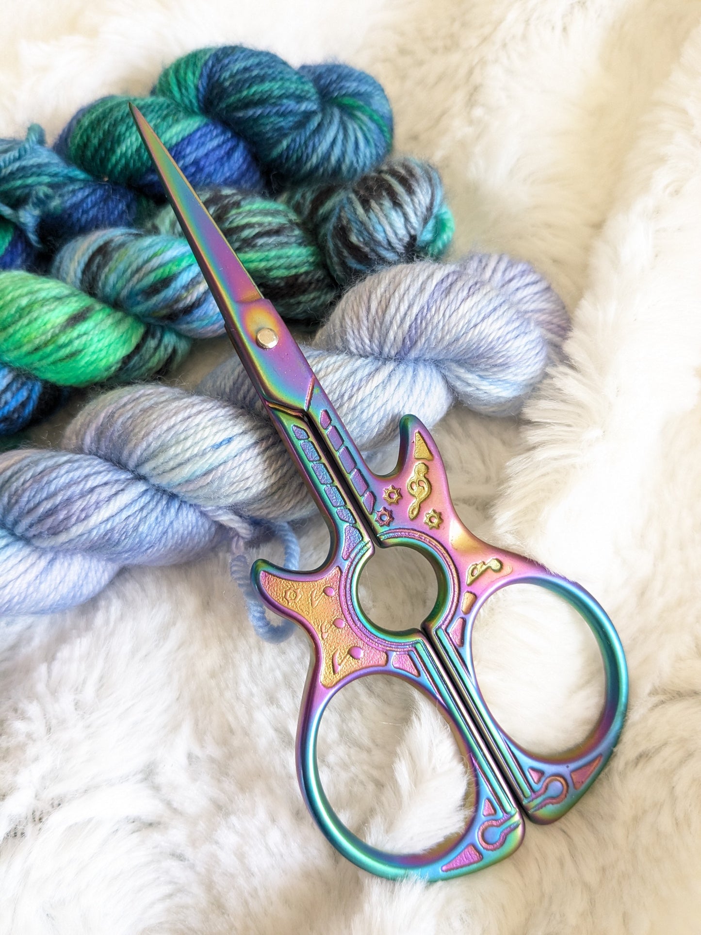 Ciseaux de broderie pétrole modèle Guitare