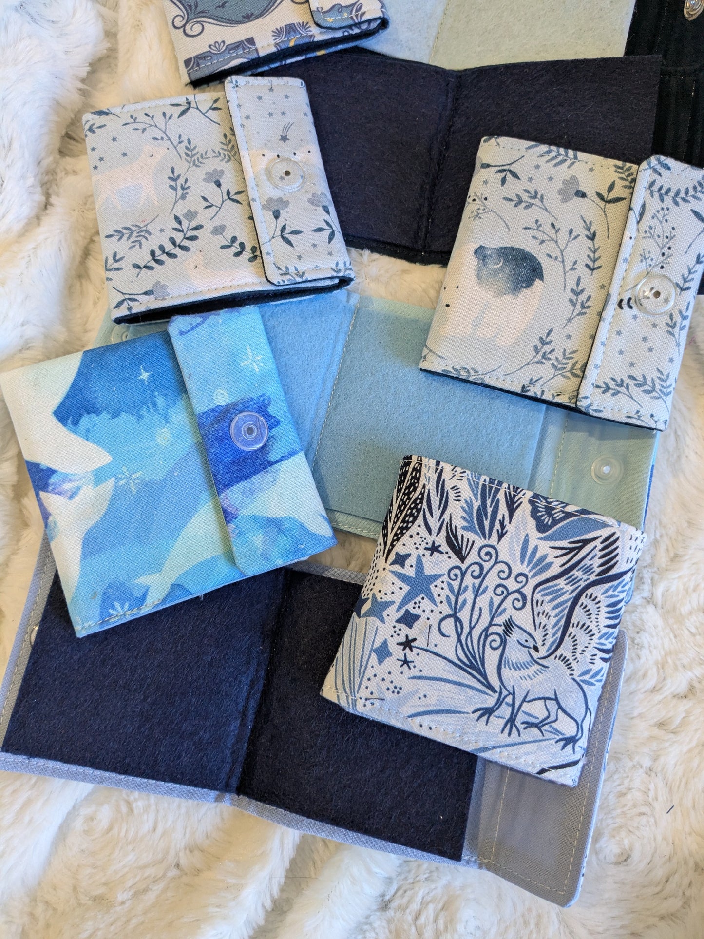 Carnet pique aiguille / porte aiguille de voyage "Good night", "Aquarelle bleue", "Arctic" et "Mythique"