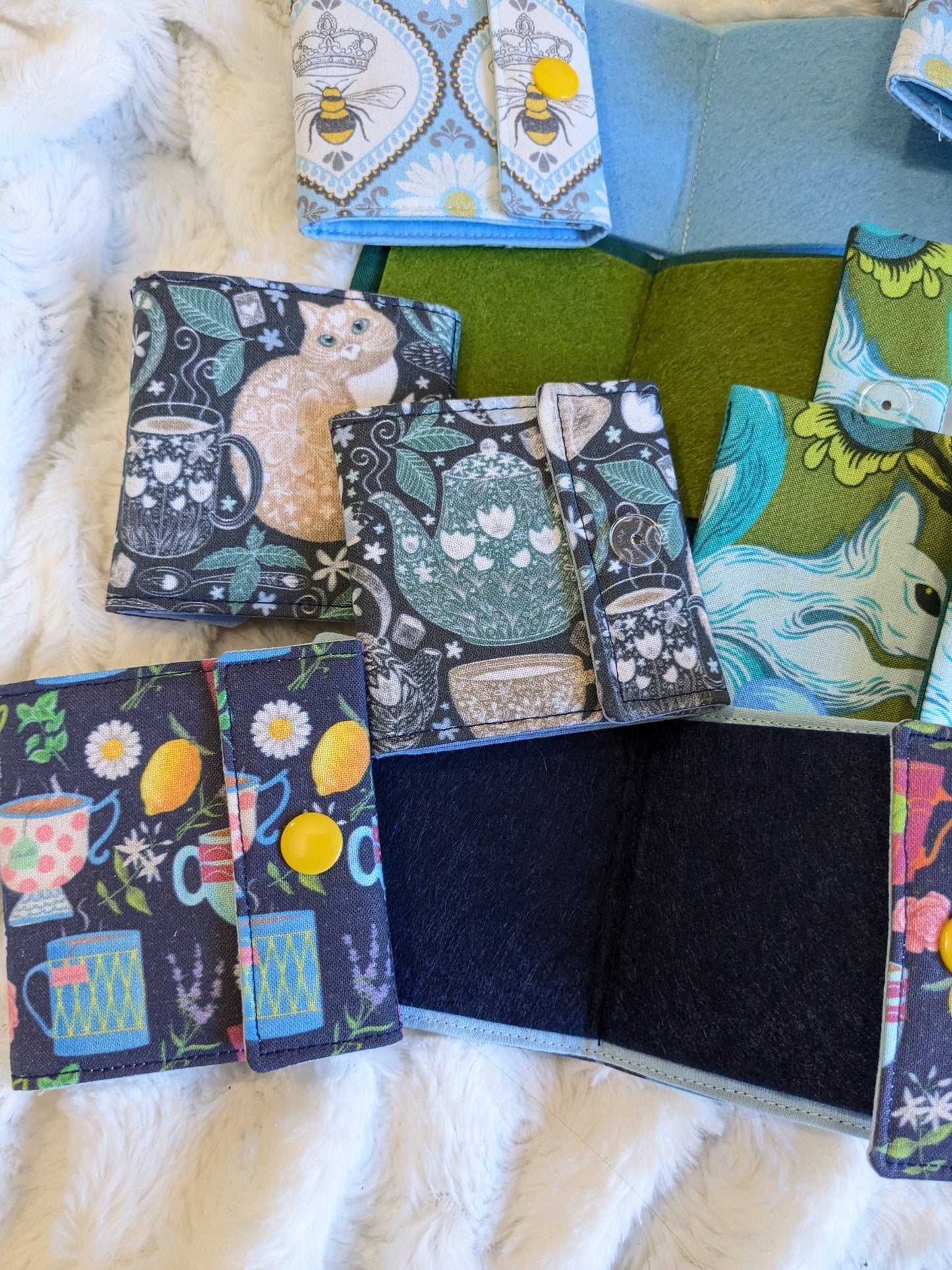 Carnet pique aiguille / porte aiguille de voyage "Bee", "Cup of tea" "Chat et thé" et "Écureuil"