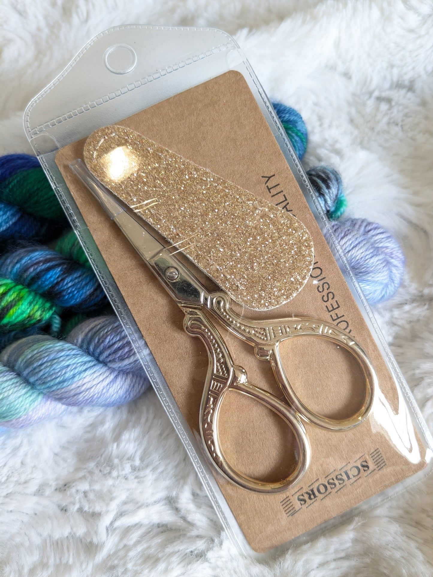 Ciseaux de broderie or et étui