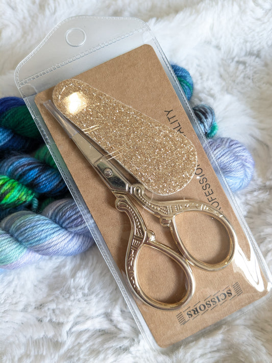 Ciseaux de broderie or et étui